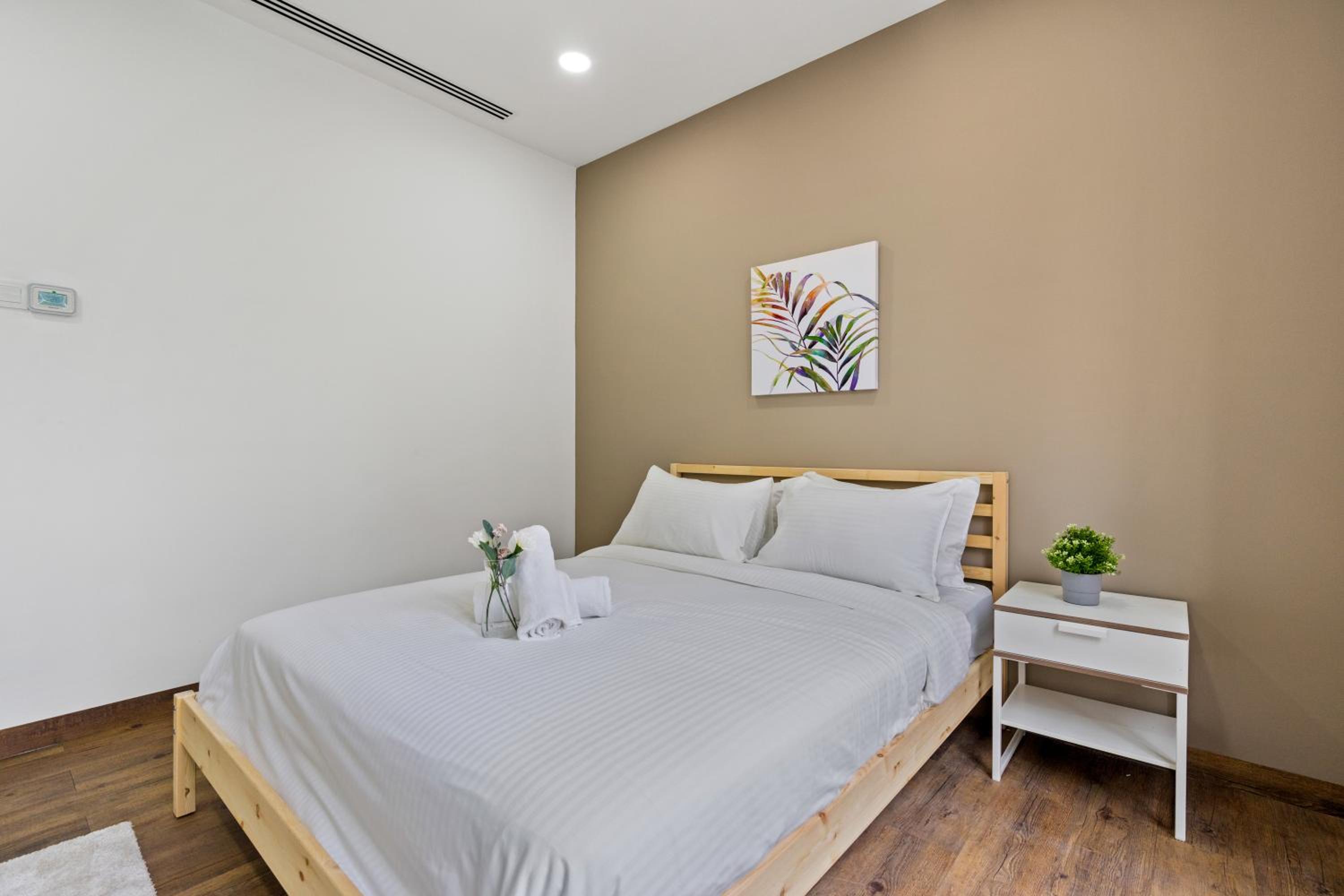 Binjai 8 by Plush