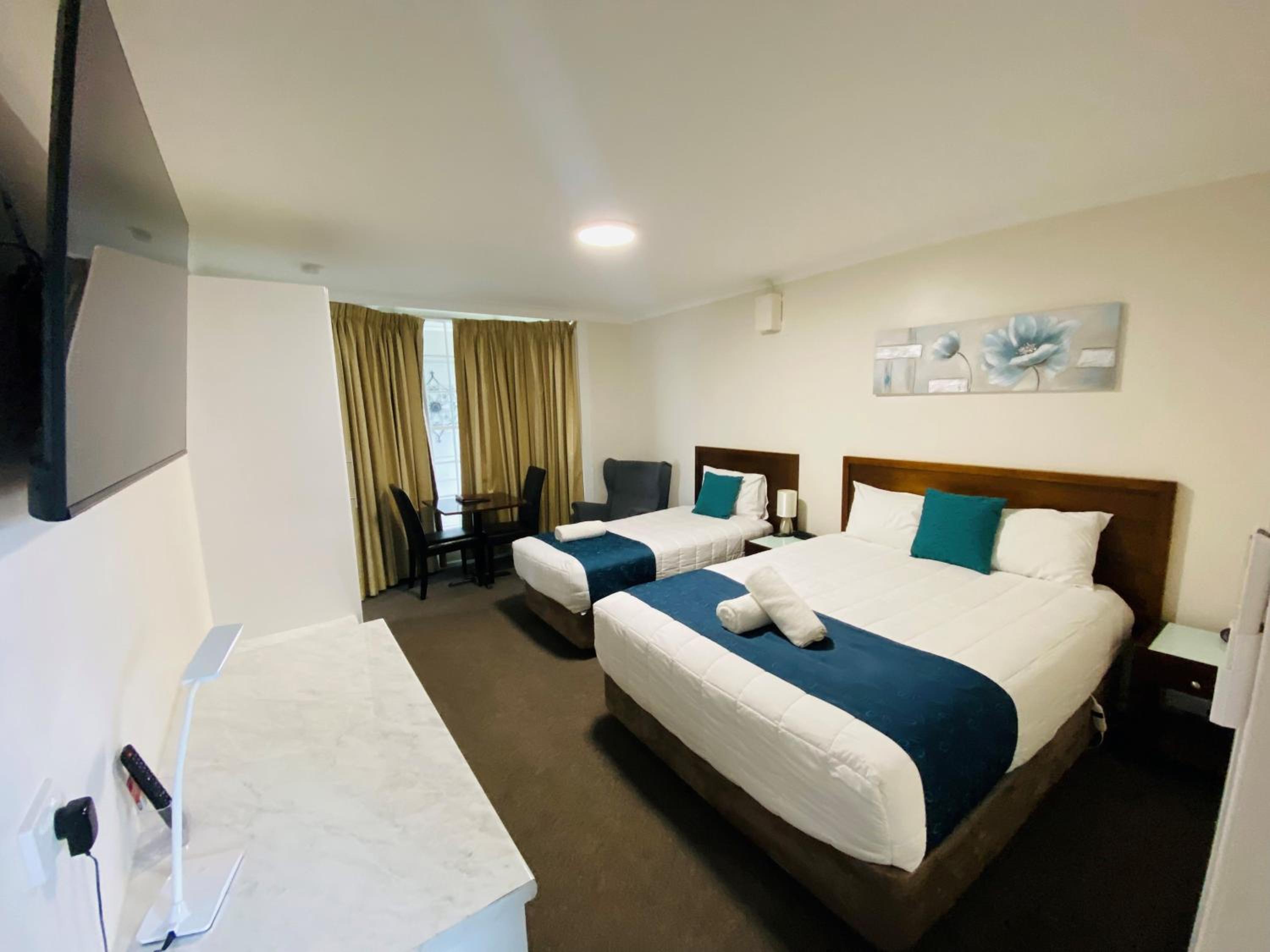 Colonial Lodge Motor Inn