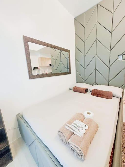 18F Studio Room, Centrally Located! view 2