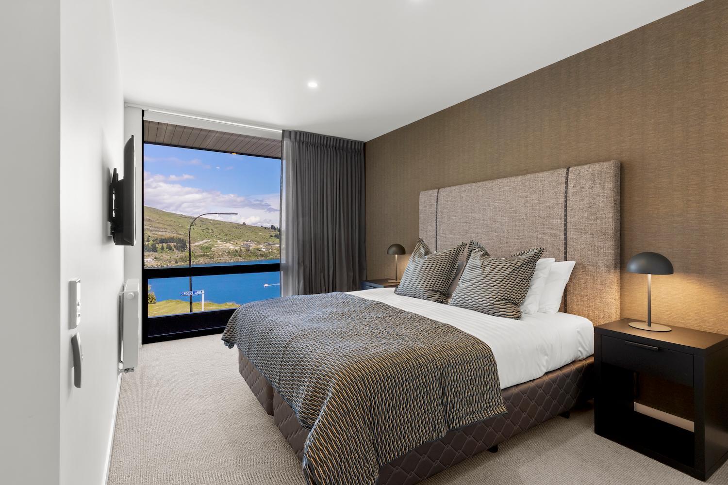 Belle Vue Villa - Stunning Views with Hot Tub view 3