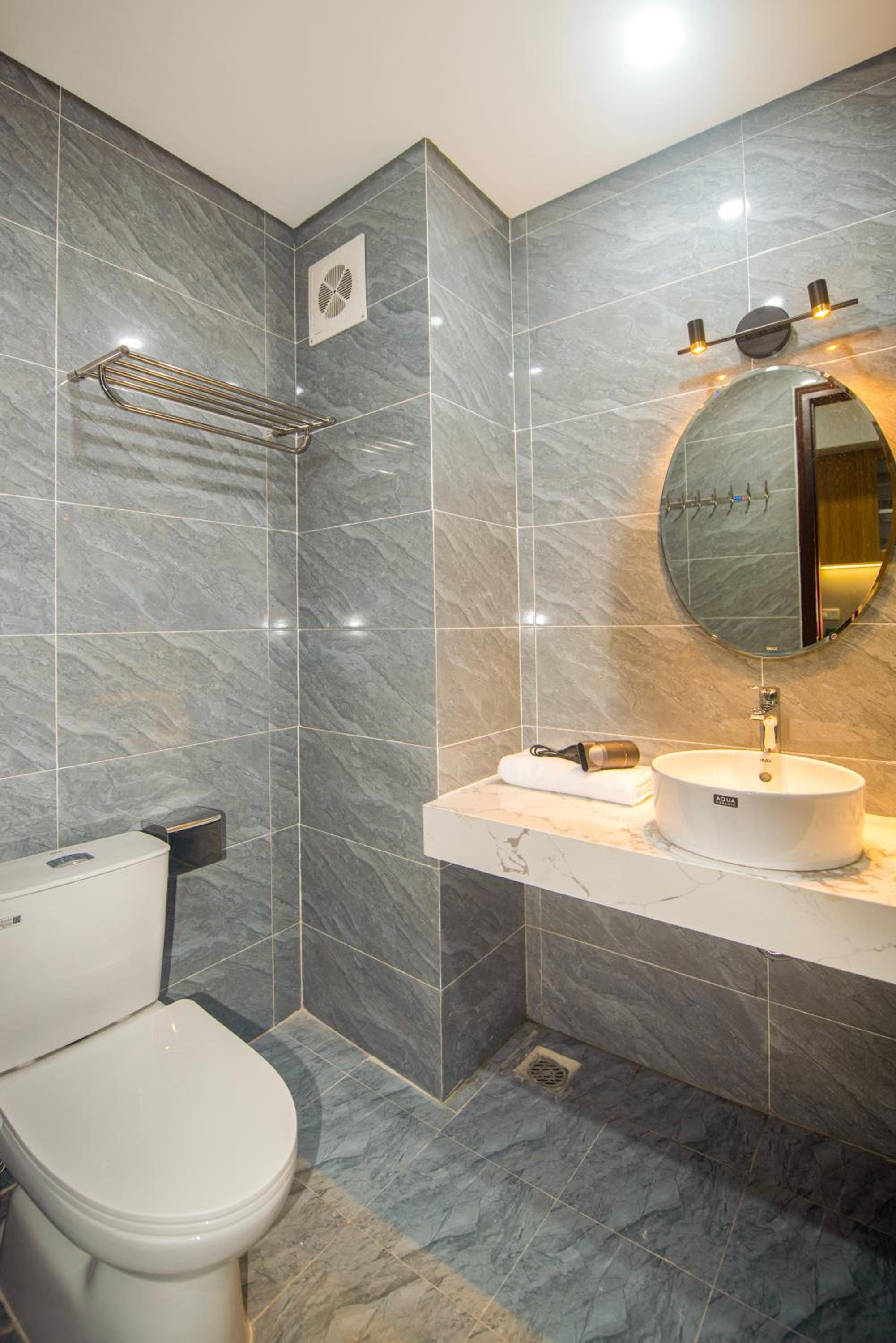 Lily Hometel - Confetti Apartment Nguyễn Công Trứ