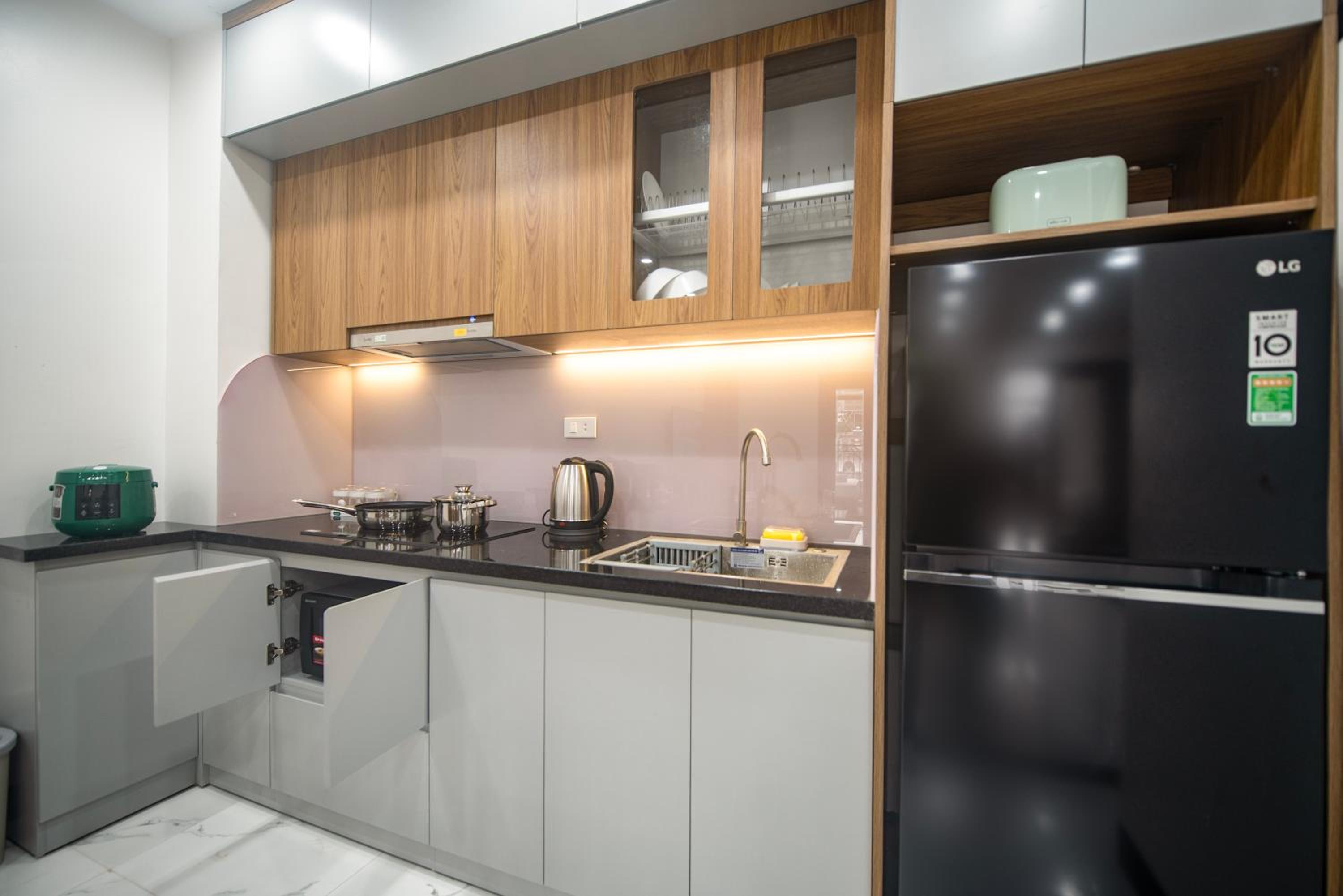 Lily Hometel - Confetti Apartment Nguyễn Công Trứ