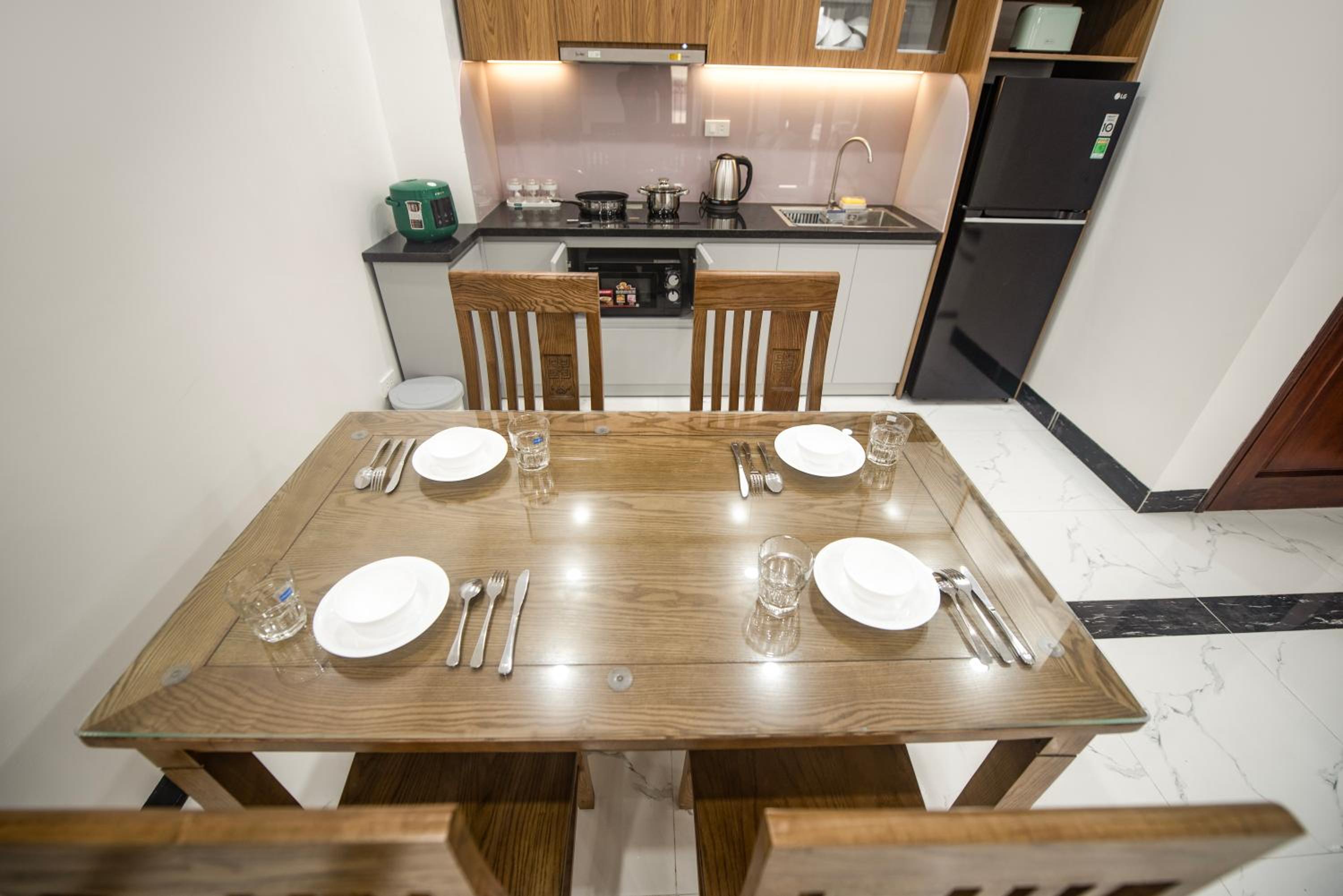 Lily Hometel - Confetti Apartment Nguyễn Công Trứ