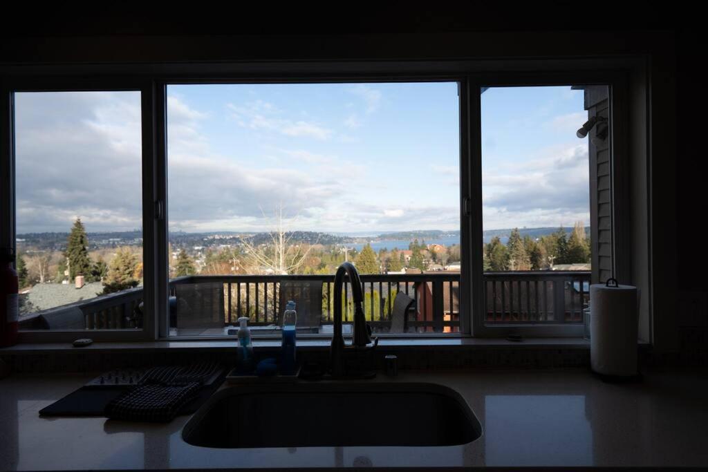 Craftsman with view of Seattle view 4