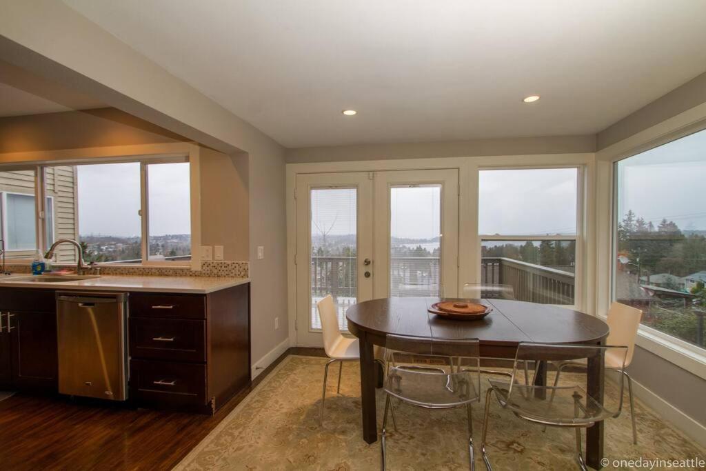 Craftsman with view of Seattle view 5