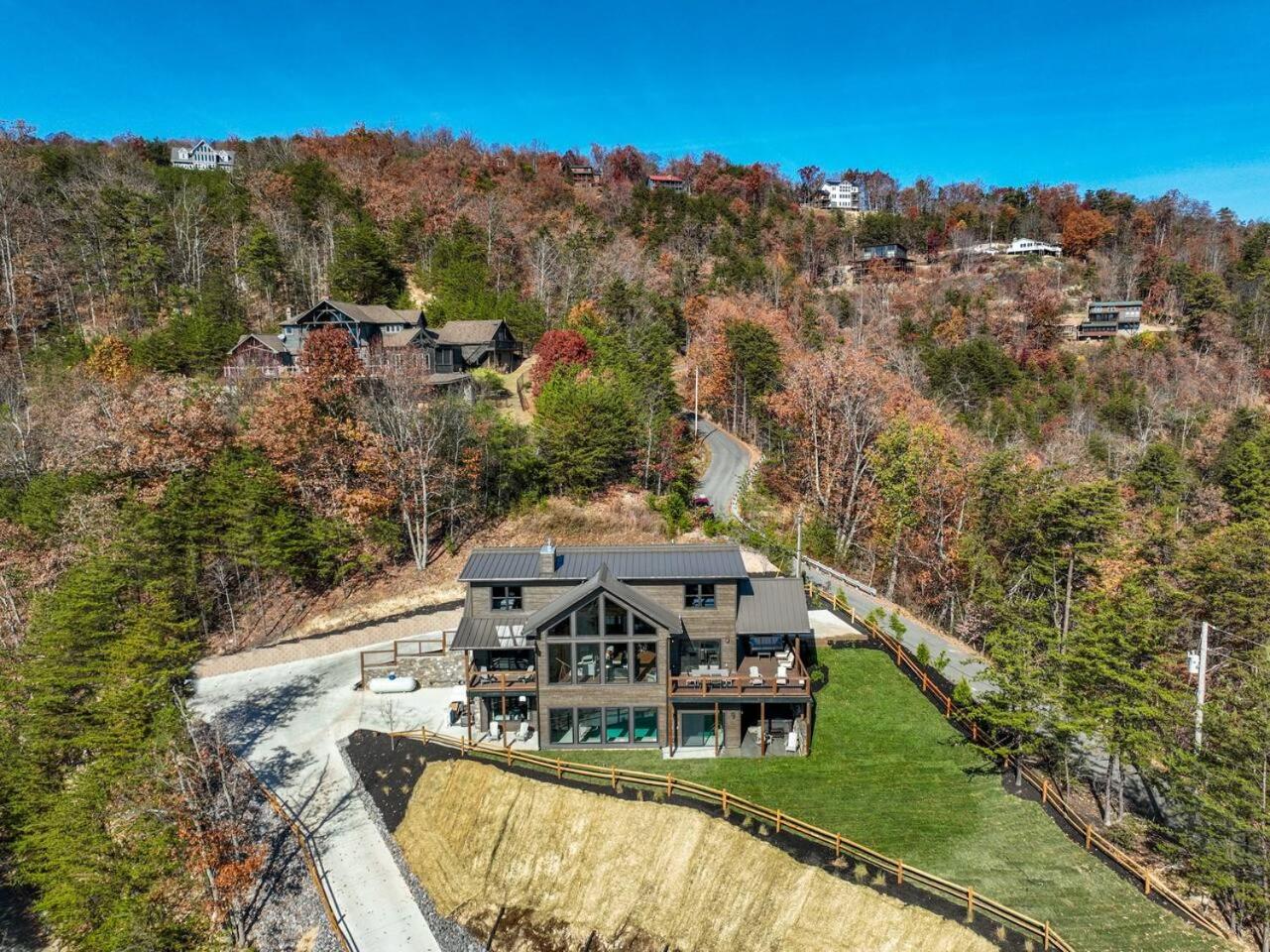 Breathtaking views - Lucys Lookout hot tub and heated pool view 2