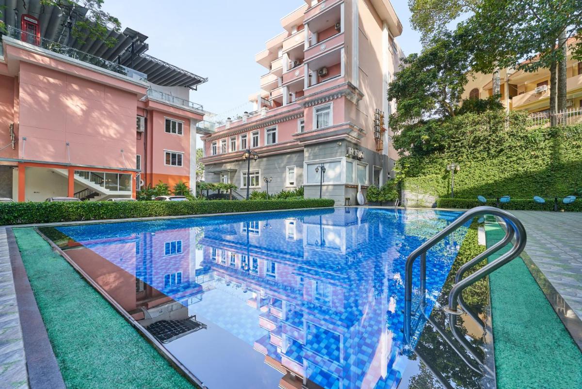 swimming pool
