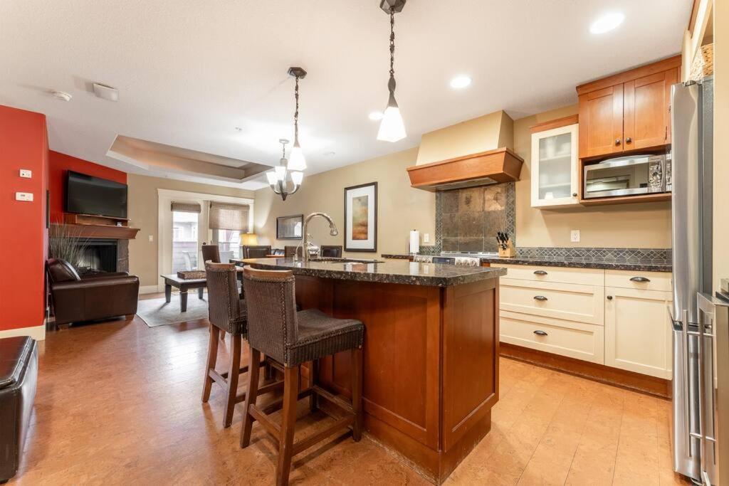 Solara Suite with Indoor Pool / Hot tub / Parking