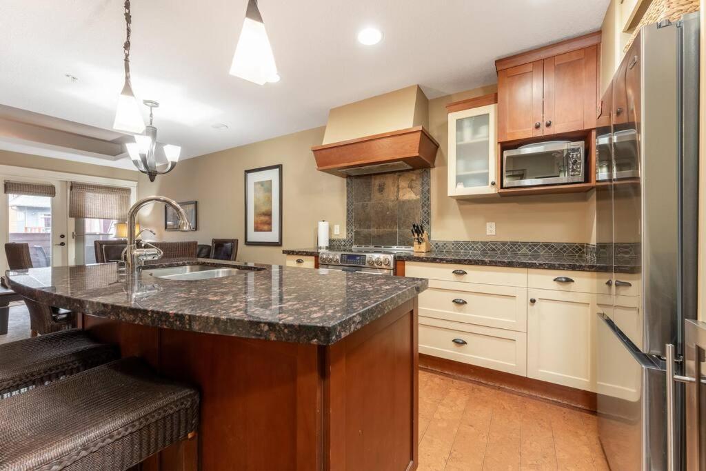Solara Suite with Indoor Pool / Hot tub / Parking