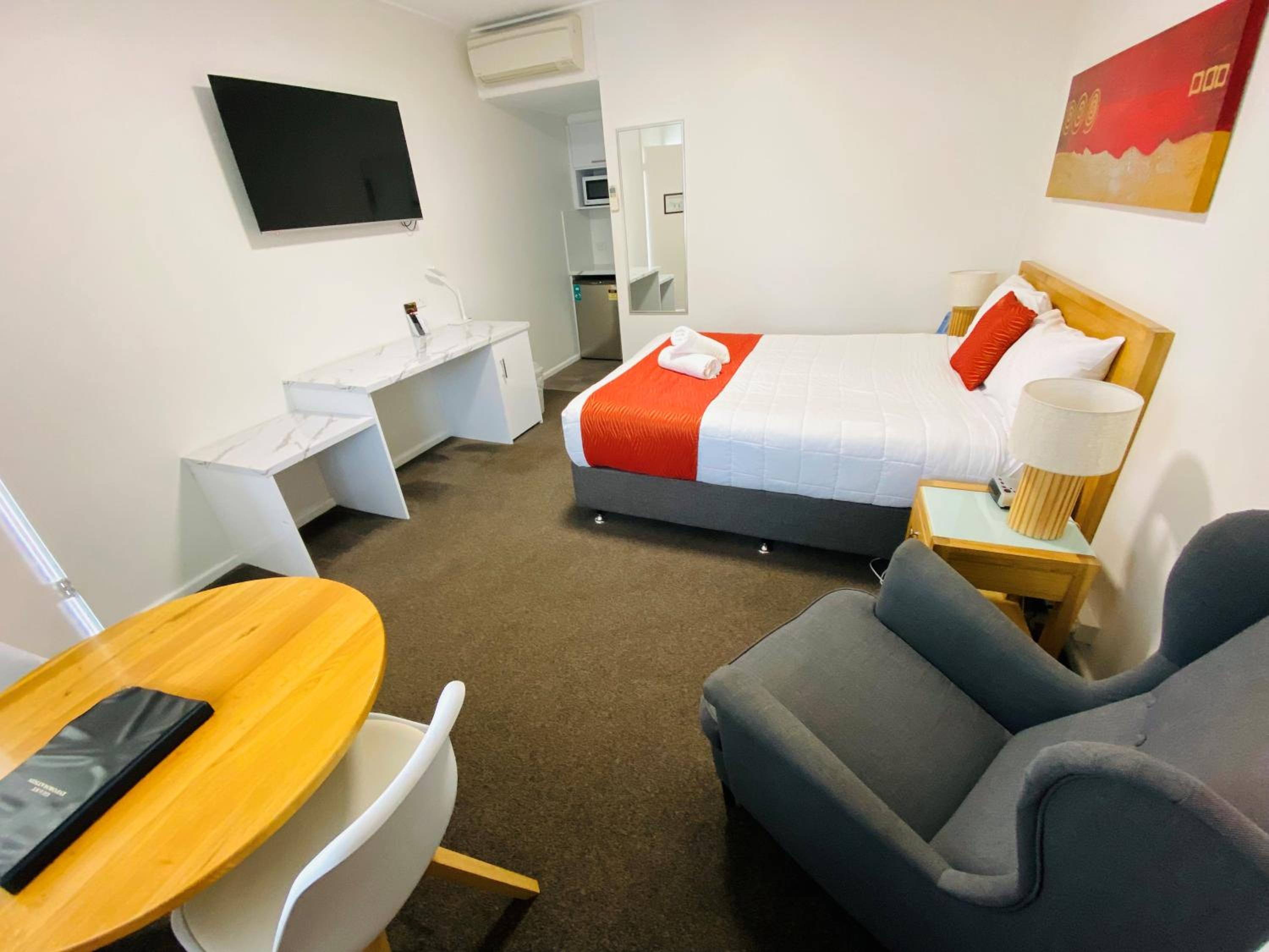 Colonial Lodge Motor Inn