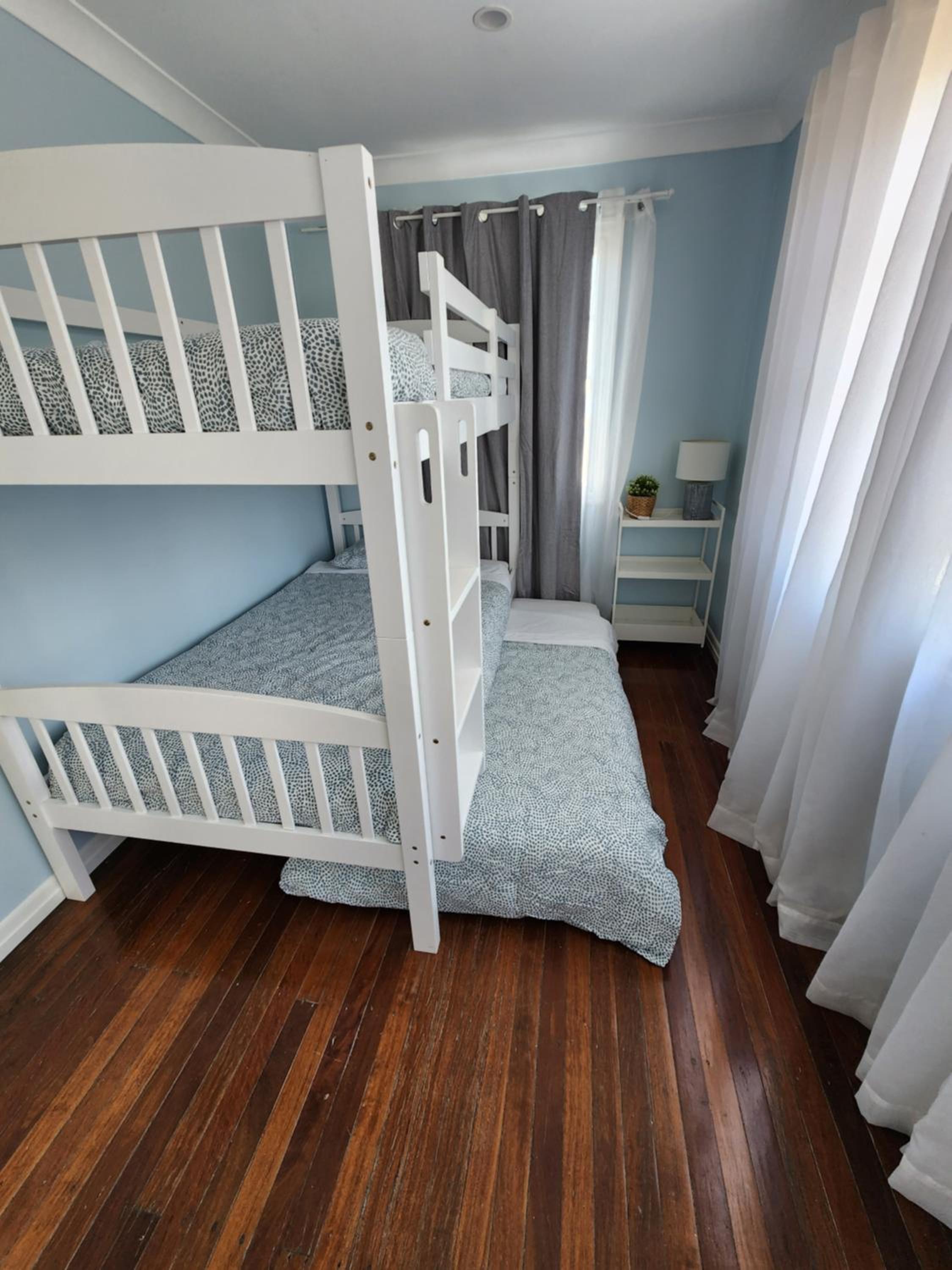 OXLEY Mineral Pool & Private Home suburbanSTAY