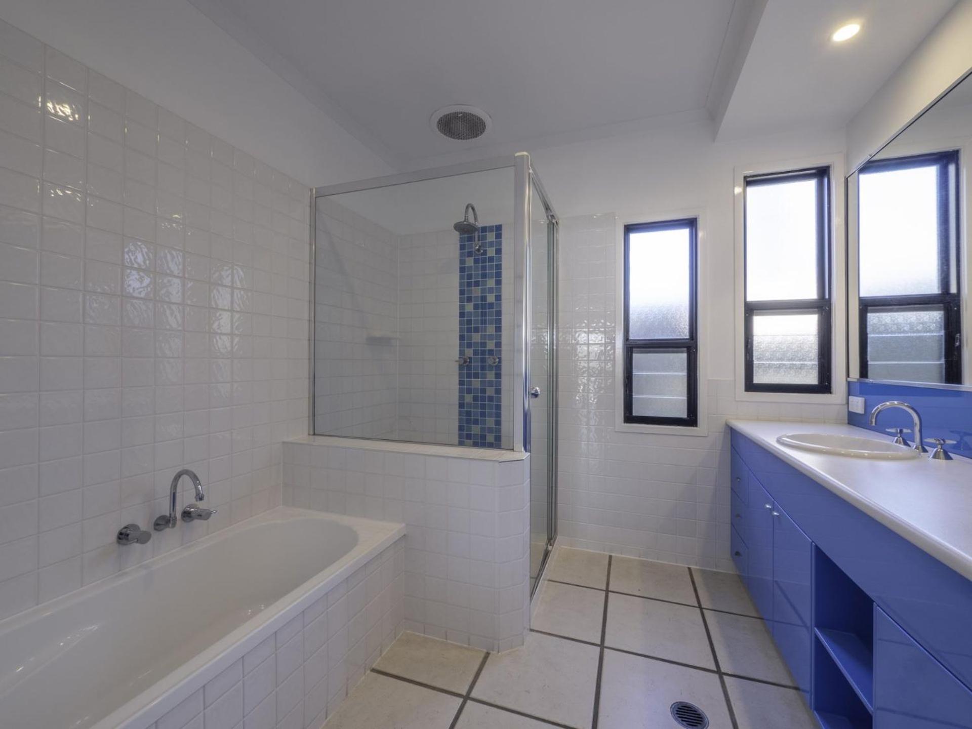 Campbell St 11 Moffat Beach