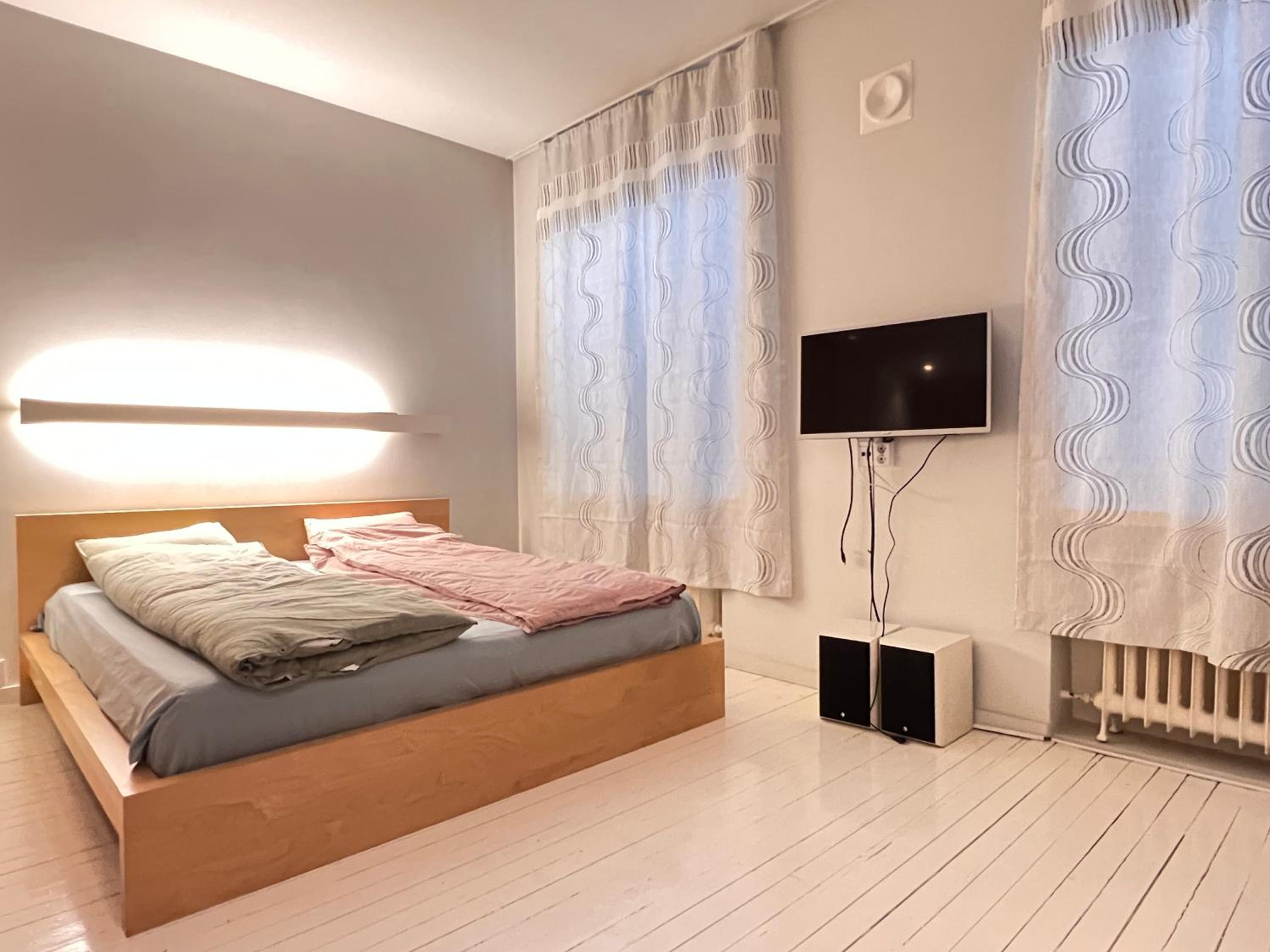 Central Helsinki Punavuori 40m2 entire flat view 4