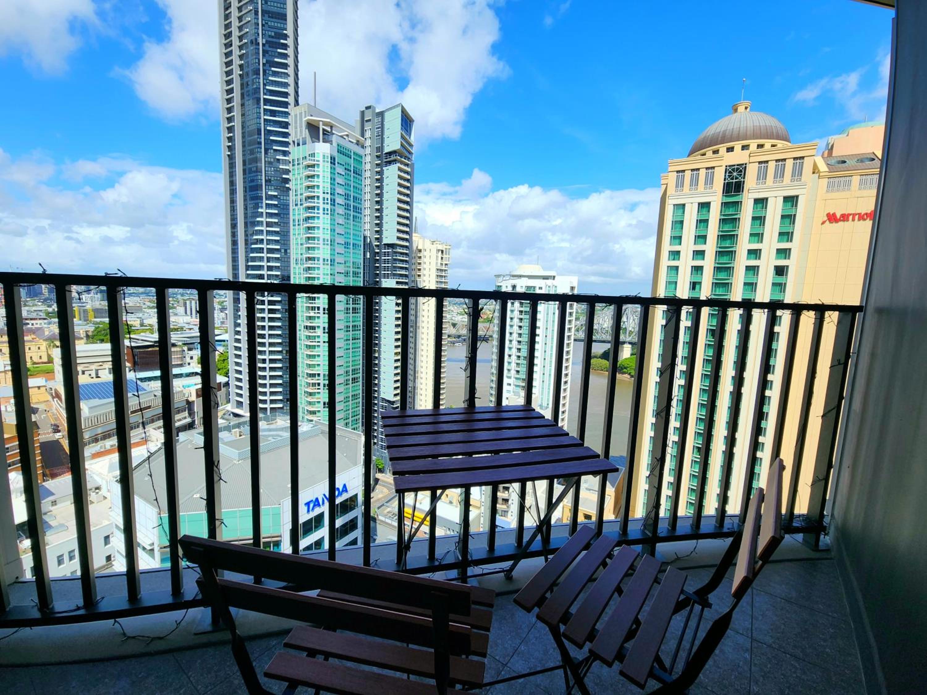 Great location and amazing views - Image 3