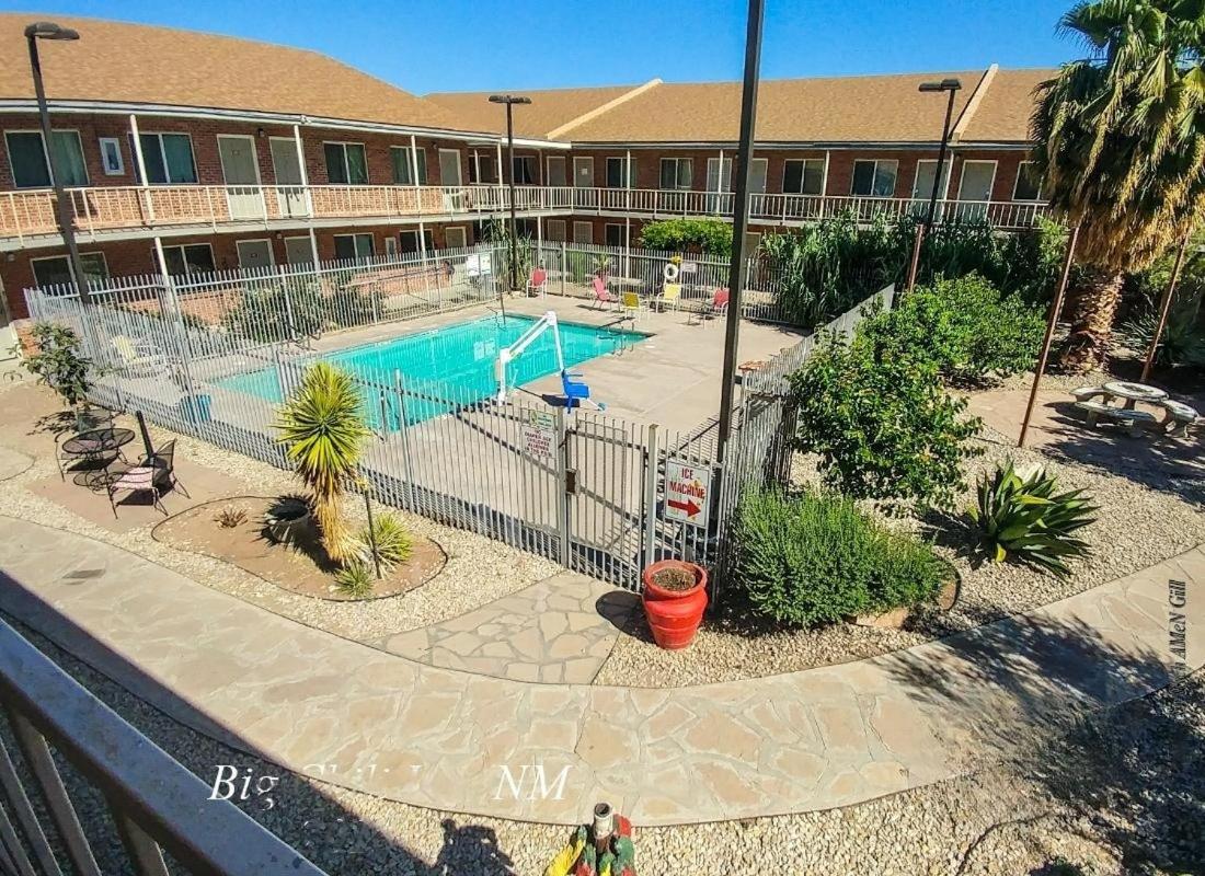 Big Chile Inn & Suites view 3