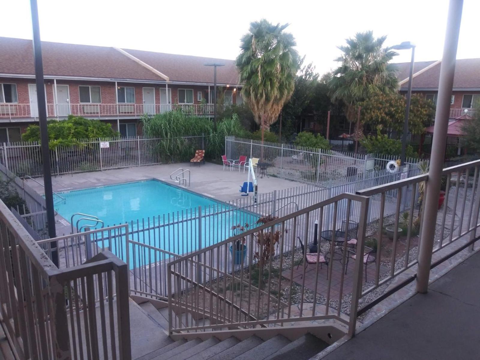 Big Chile Inn & Suites view 4