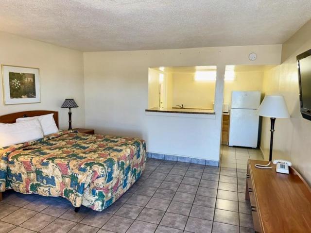 Big Chile Inn & Suites view 2