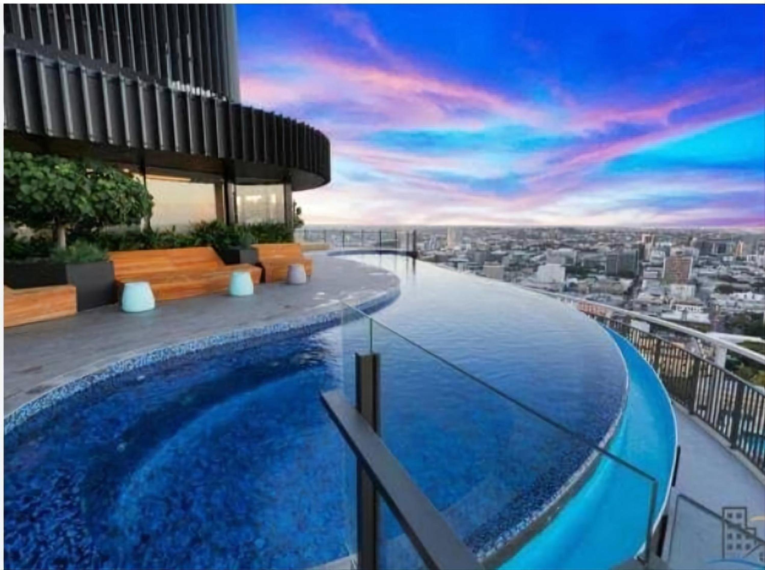 Great location and amazing views - Image 2