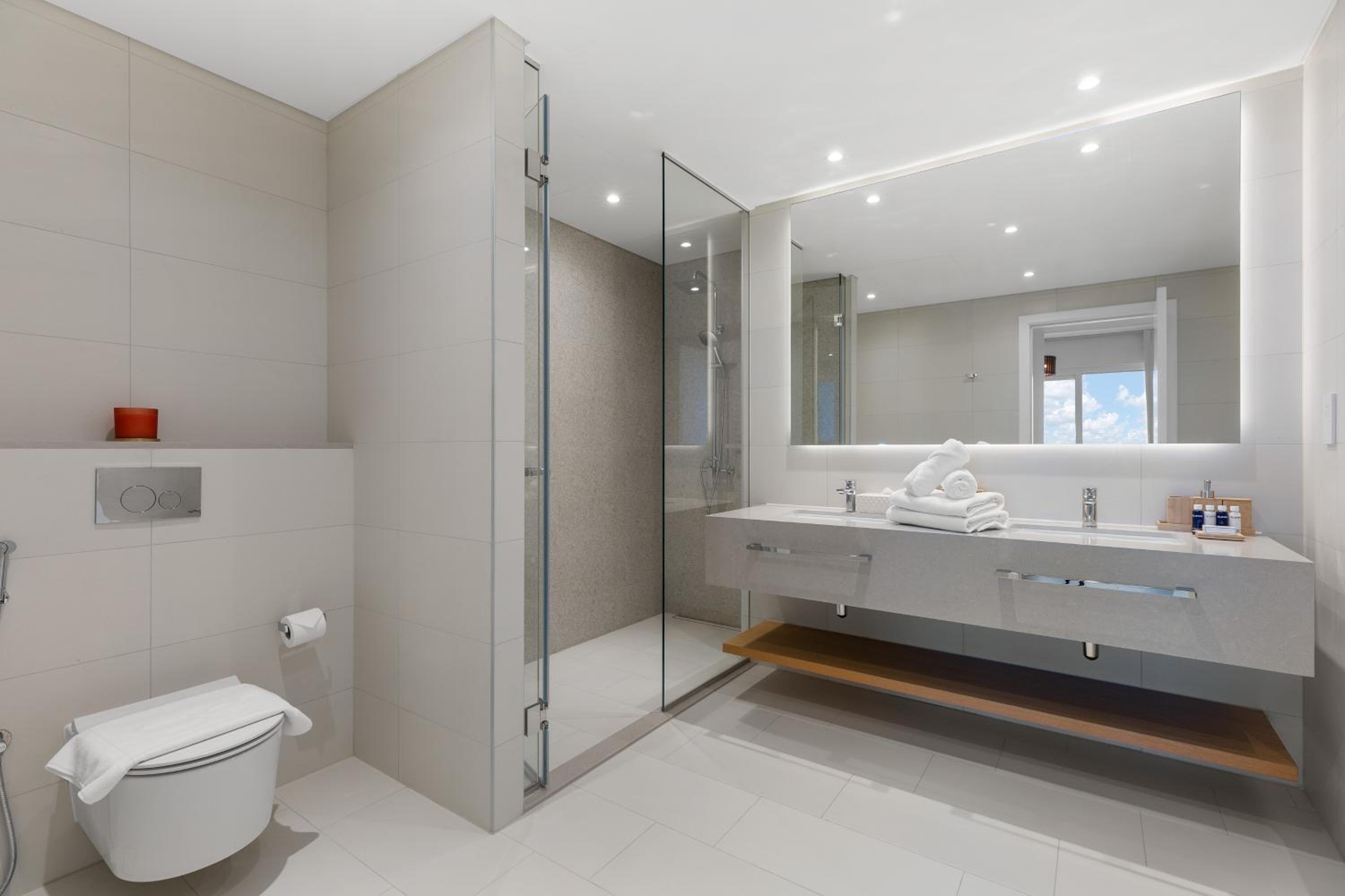 Maison Privee - Upscale Apt w/ Open Sea and Bluewaters Vws in JBR