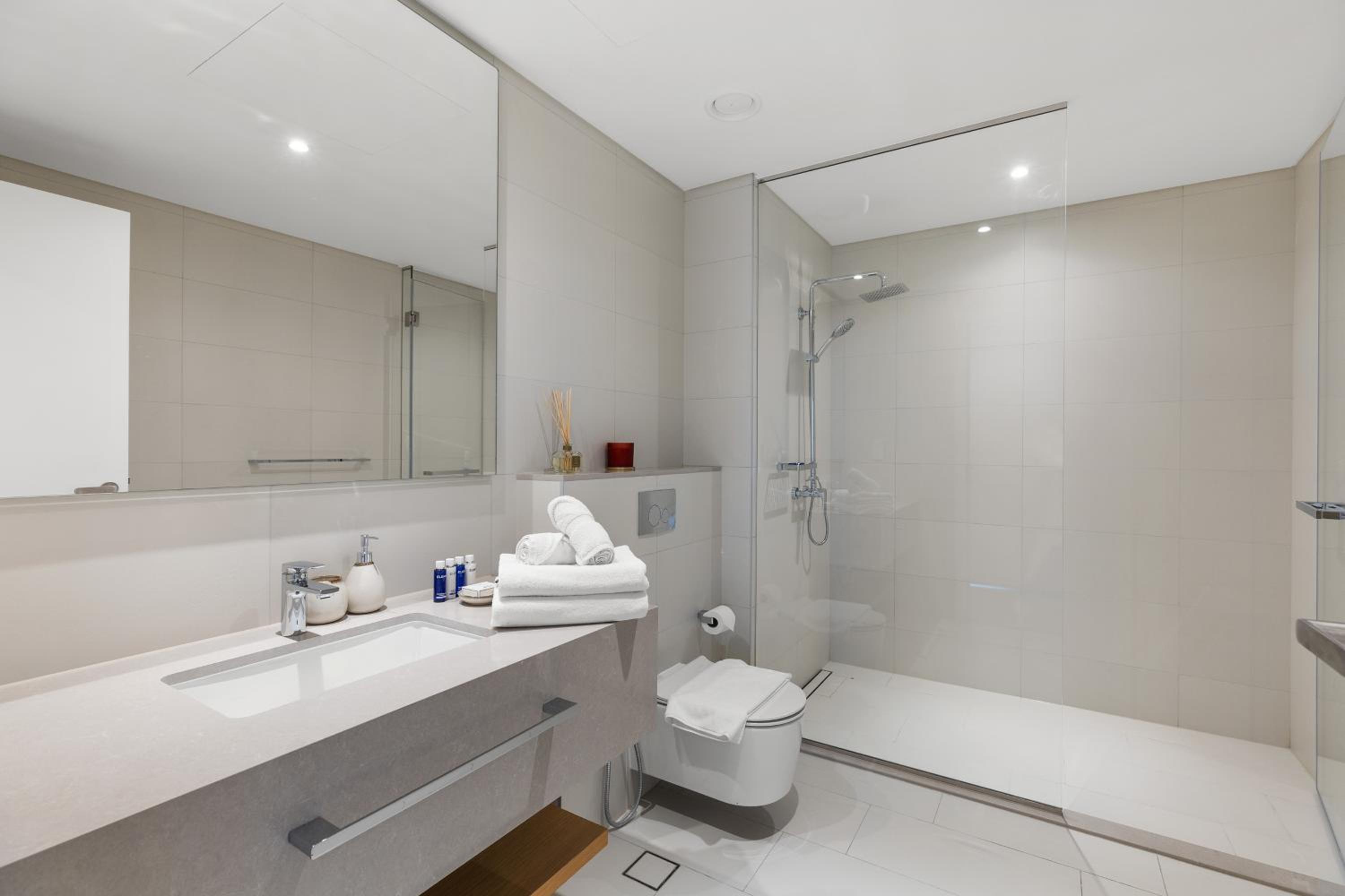 Maison Privee - Upscale Apt w/ Open Sea and Bluewaters Vws in JBR