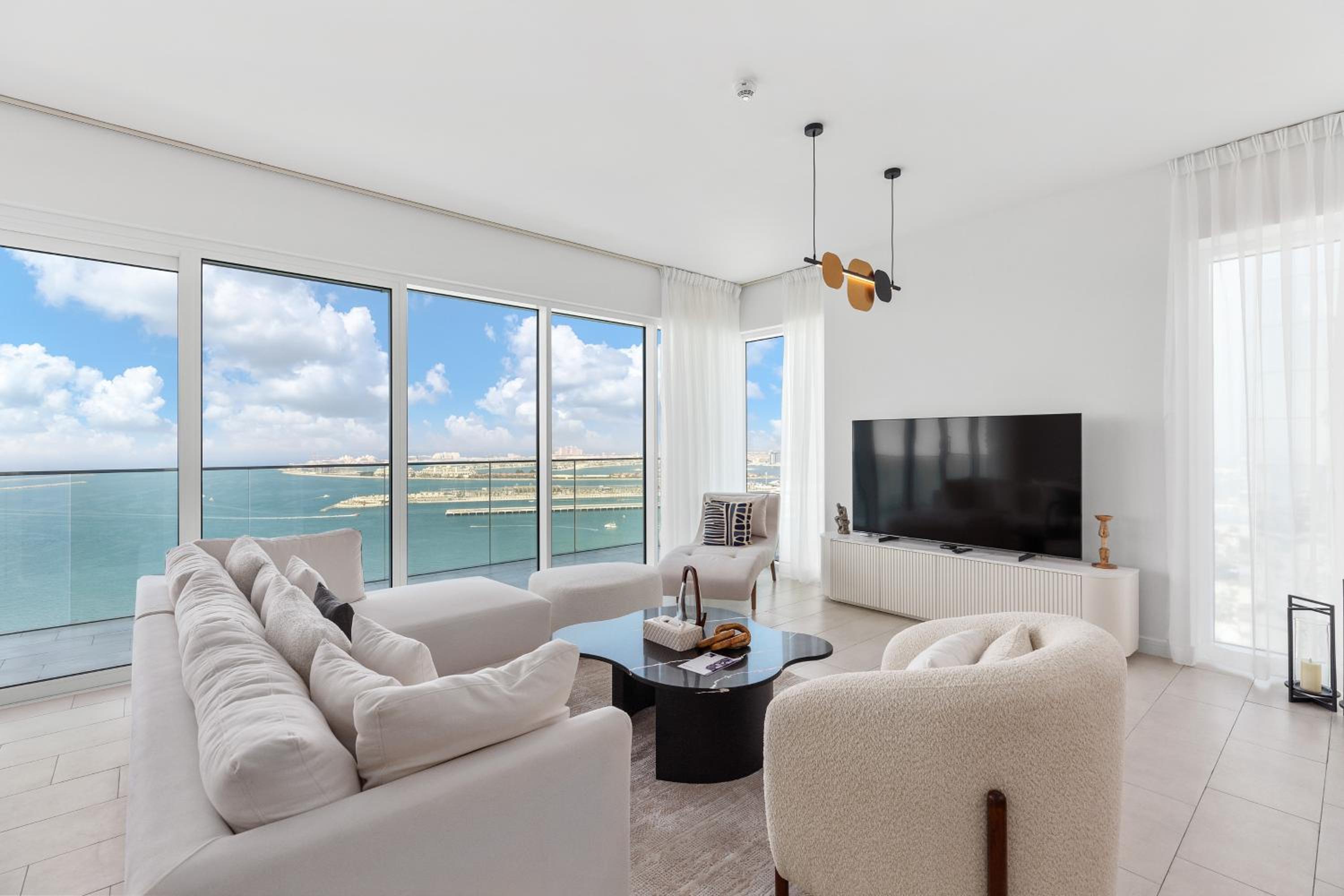 Maison Privee - Upscale Apt w/ Open Sea and Bluewaters Vws in JBR