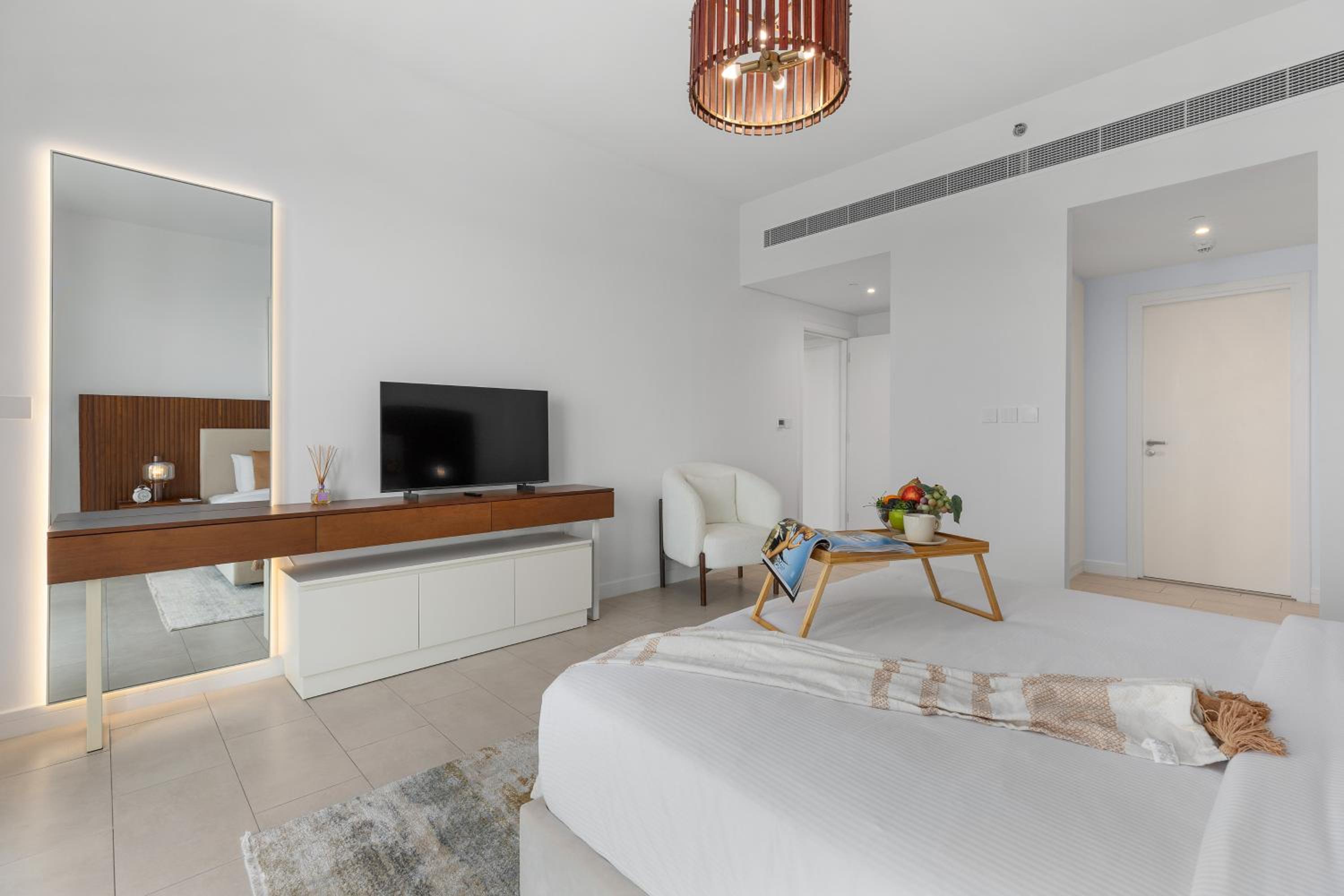 Maison Privee - Upscale Apt w/ Open Sea and Bluewaters Vws in JBR