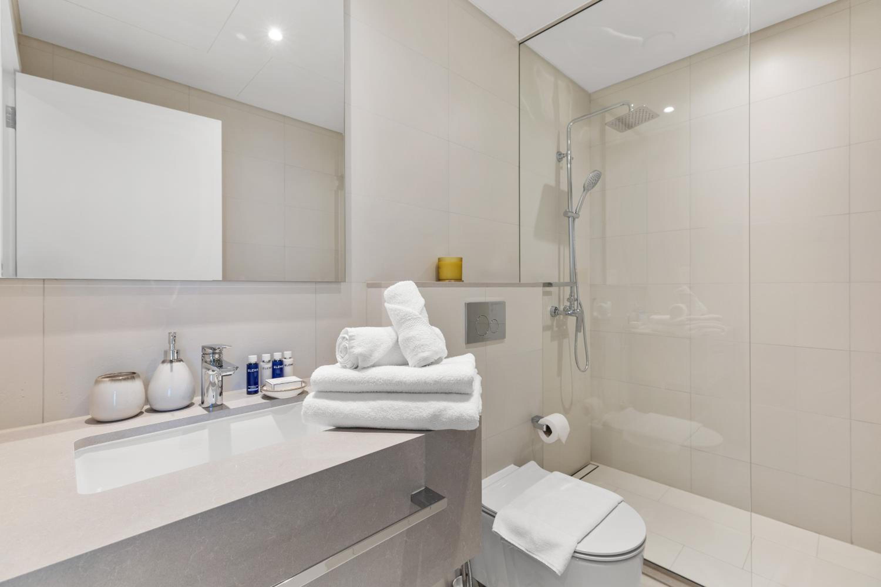 Maison Privee - Upscale Apt w/ Open Sea and Bluewaters Vws in JBR