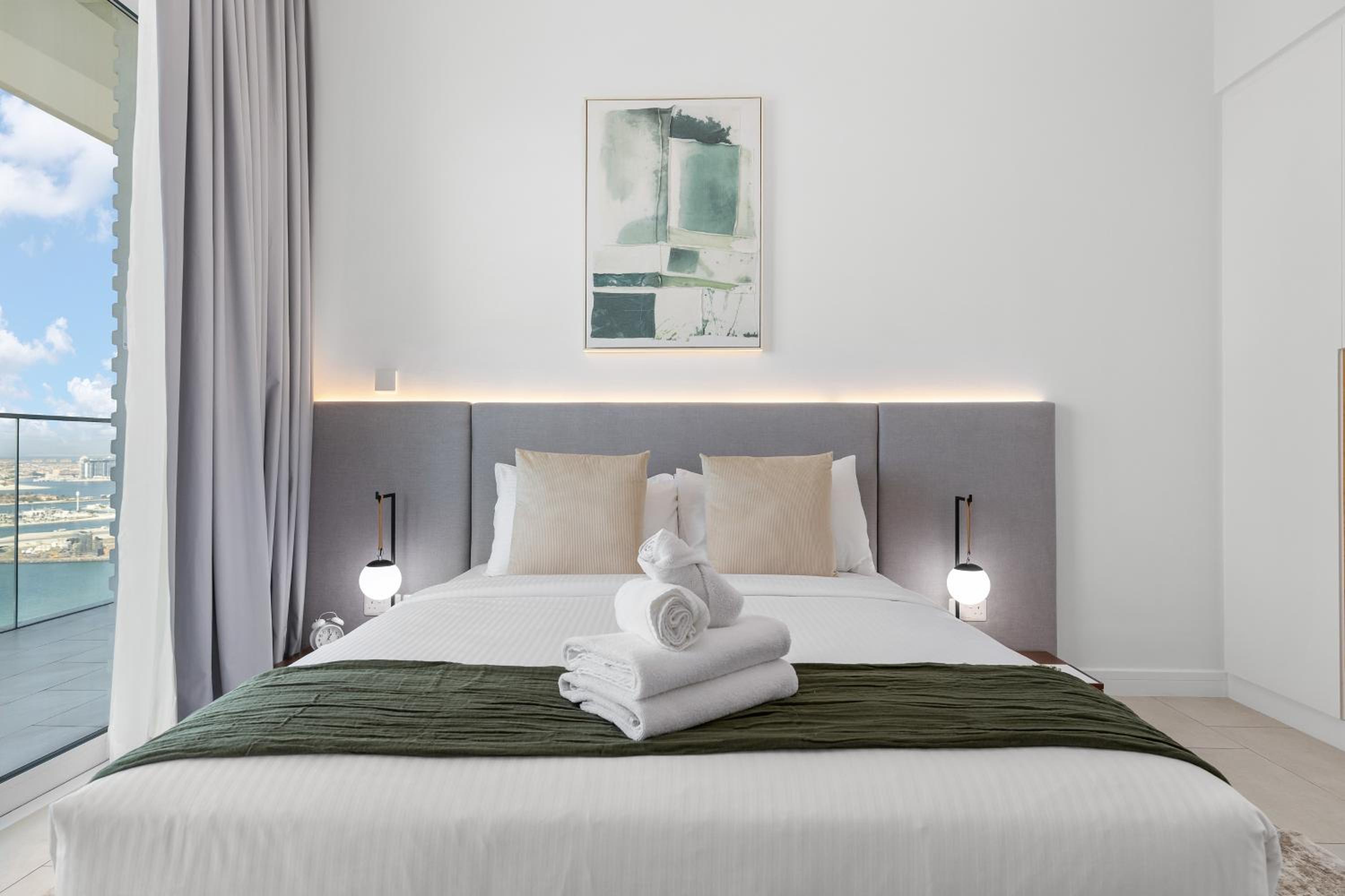Maison Privee - Upscale Apt w/ Open Sea and Bluewaters Vws in JBR