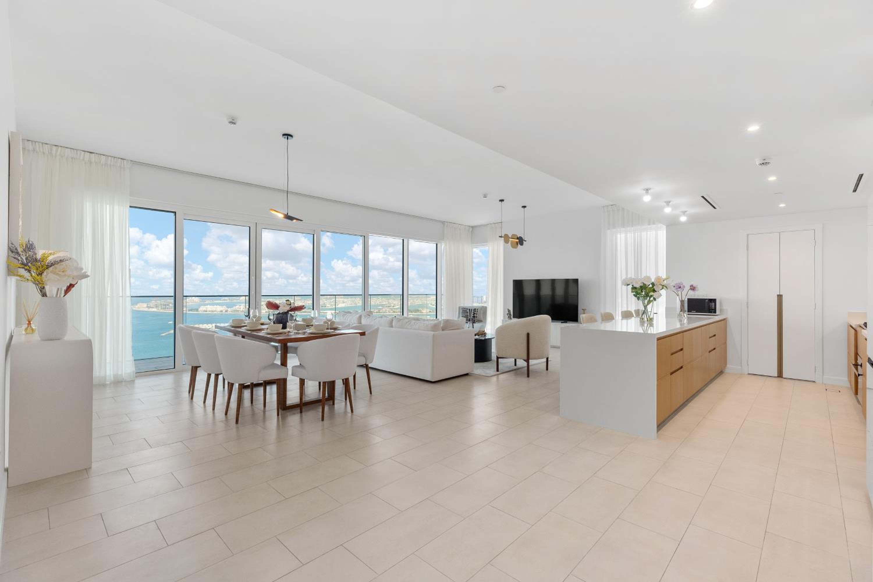 Maison Privee - Upscale Apt w/ Open Sea and Bluewaters Vws in JBR