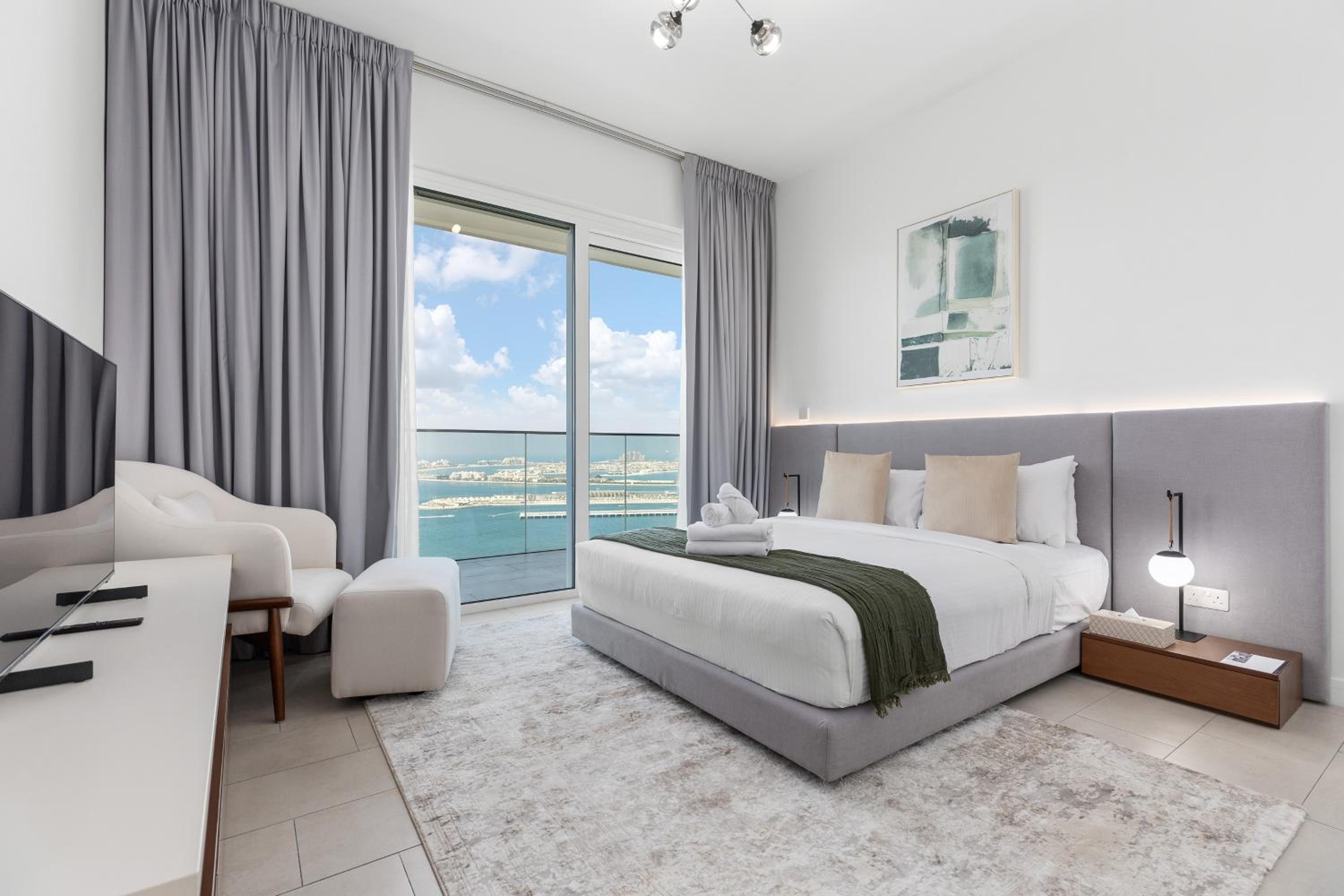 Maison Privee - Upscale Apt w/ Open Sea and Bluewaters Vws in JBR