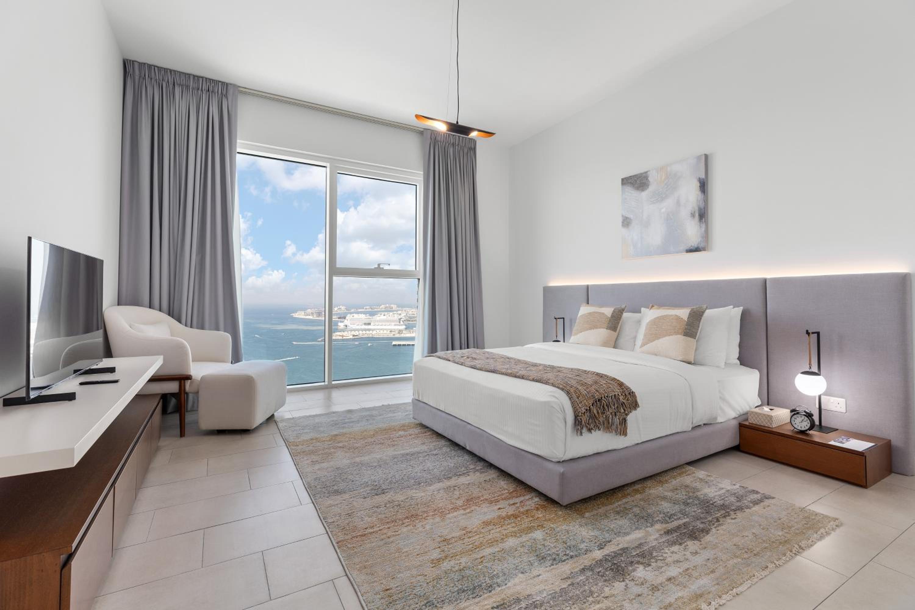 Maison Privee - Upscale Apt w/ Open Sea and Bluewaters Vws in JBR