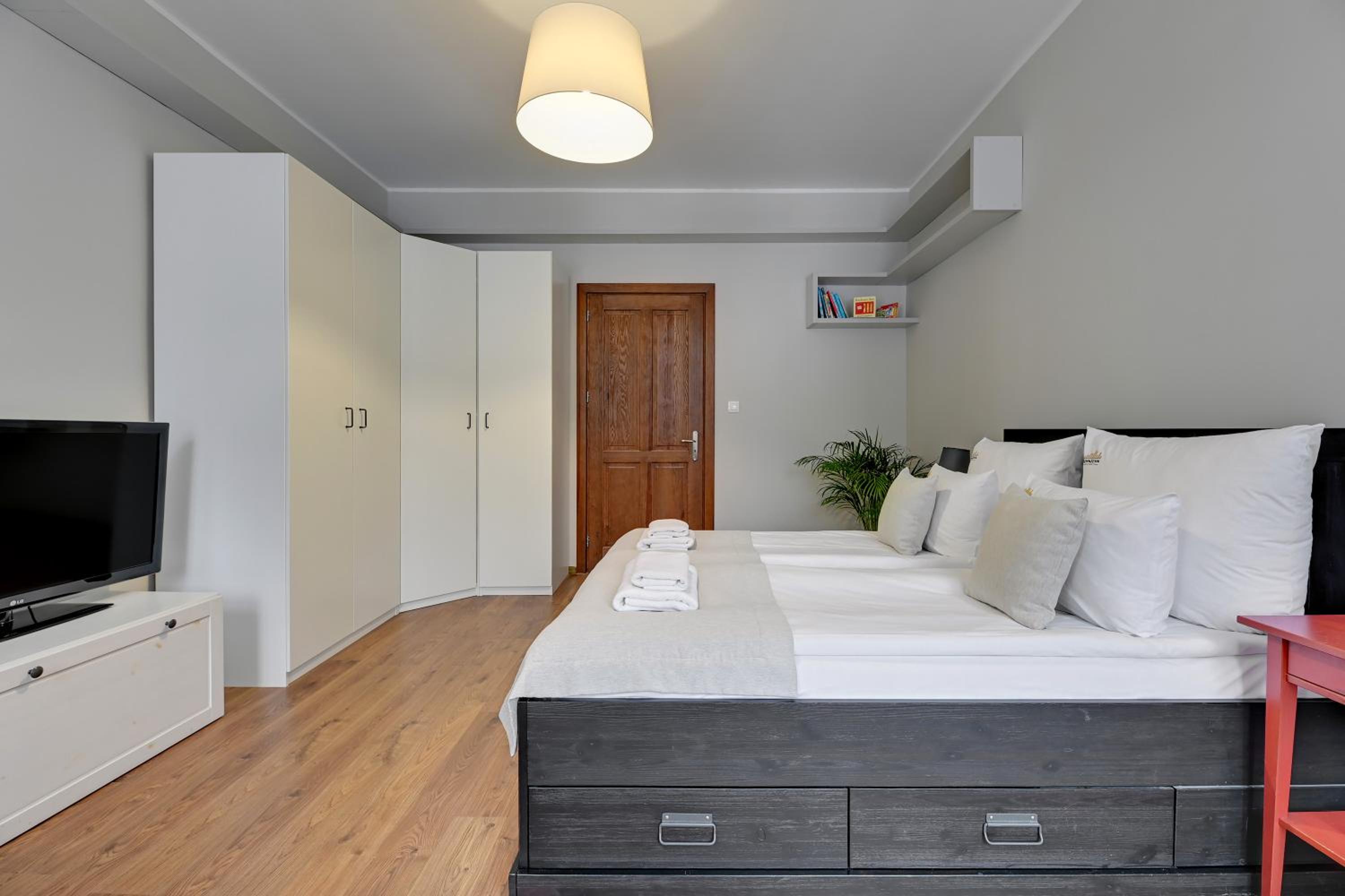 City Center, Art House & Family Stay by Downtown Apartments
