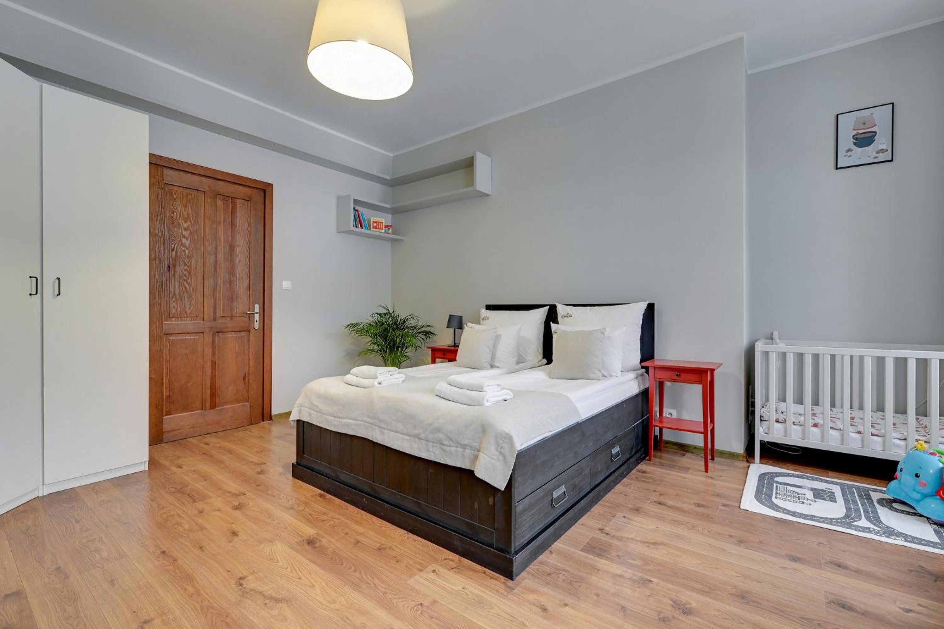 City Center, Art House & Family Stay by Downtown Apartments
