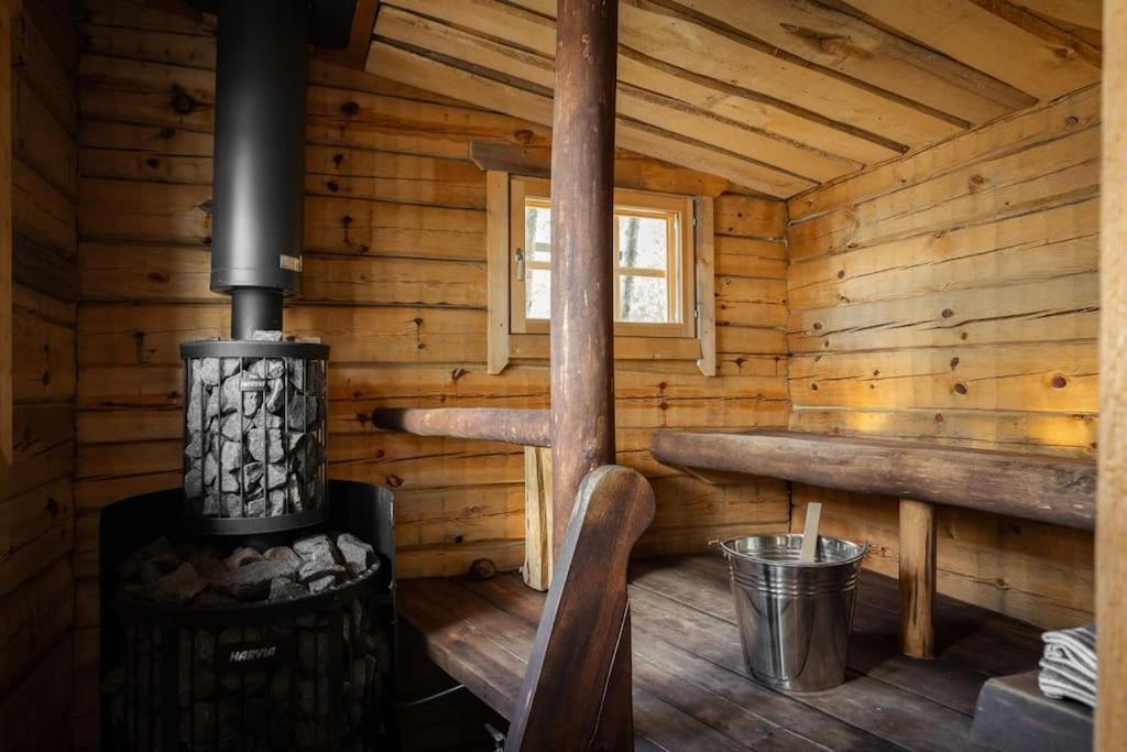Holiday home with outdoor Jacuzzi and Sauna