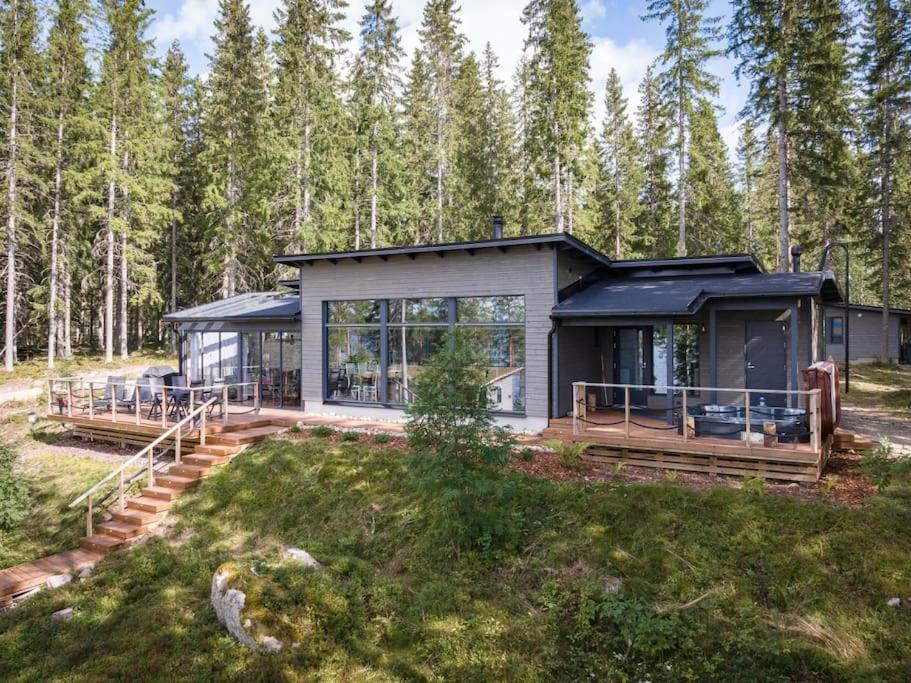 Holiday home with outdoor Jacuzzi and Sauna