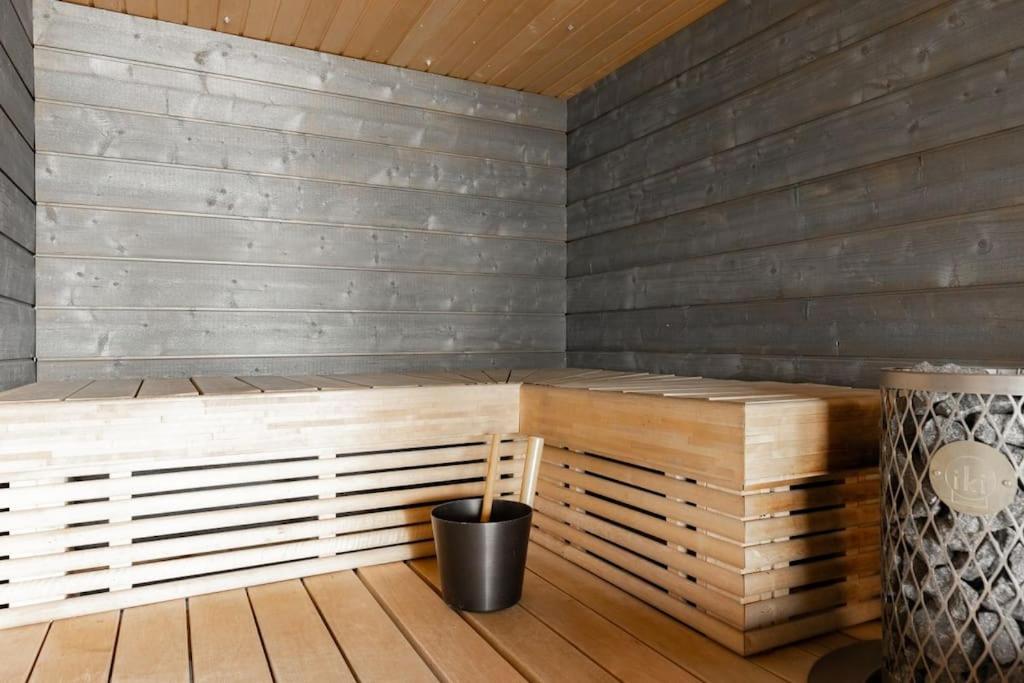 Holiday home with outdoor Jacuzzi and Sauna