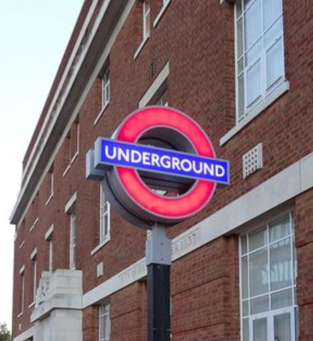 Pimlico SW1 - LOCATION LOCATION! Light and spacious one bedroom apartment in a stunning Victorian building. Great storage!