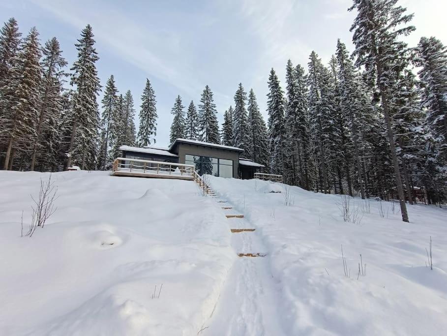 Holiday home with outdoor Jacuzzi and Sauna