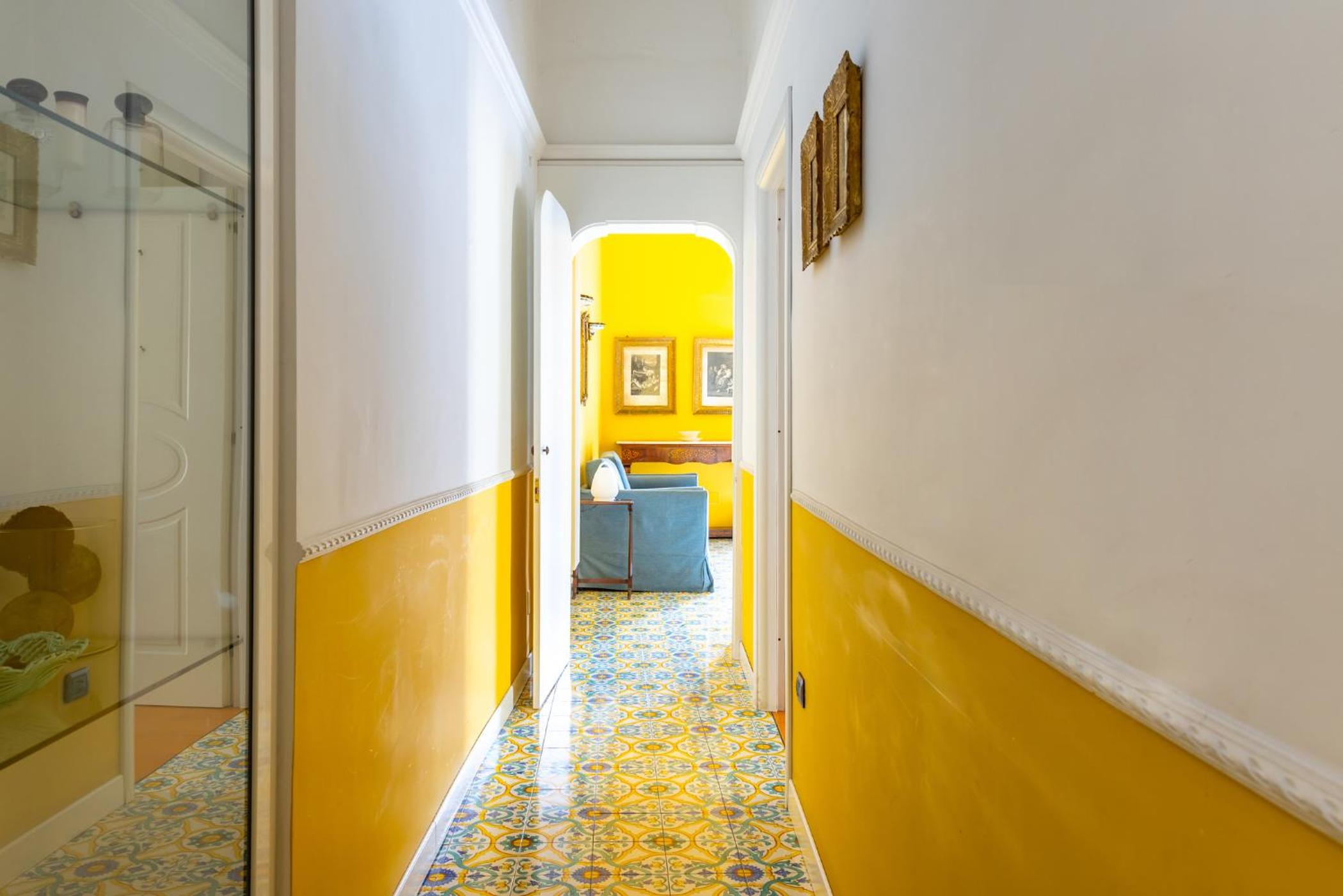 Santa Chiara Charming House with Terrace at Historical Center