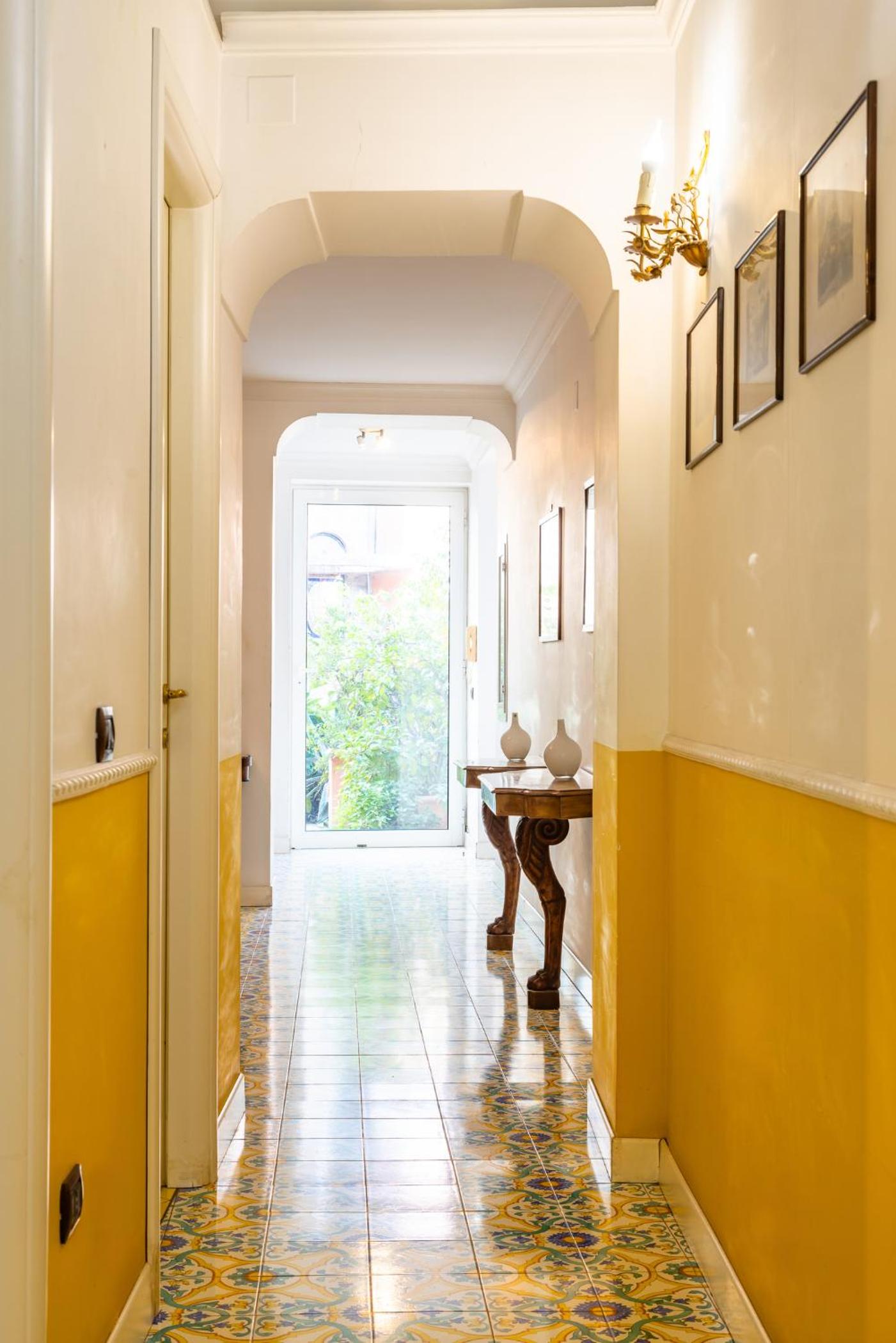 Santa Chiara Charming House with Terrace at Historical Center