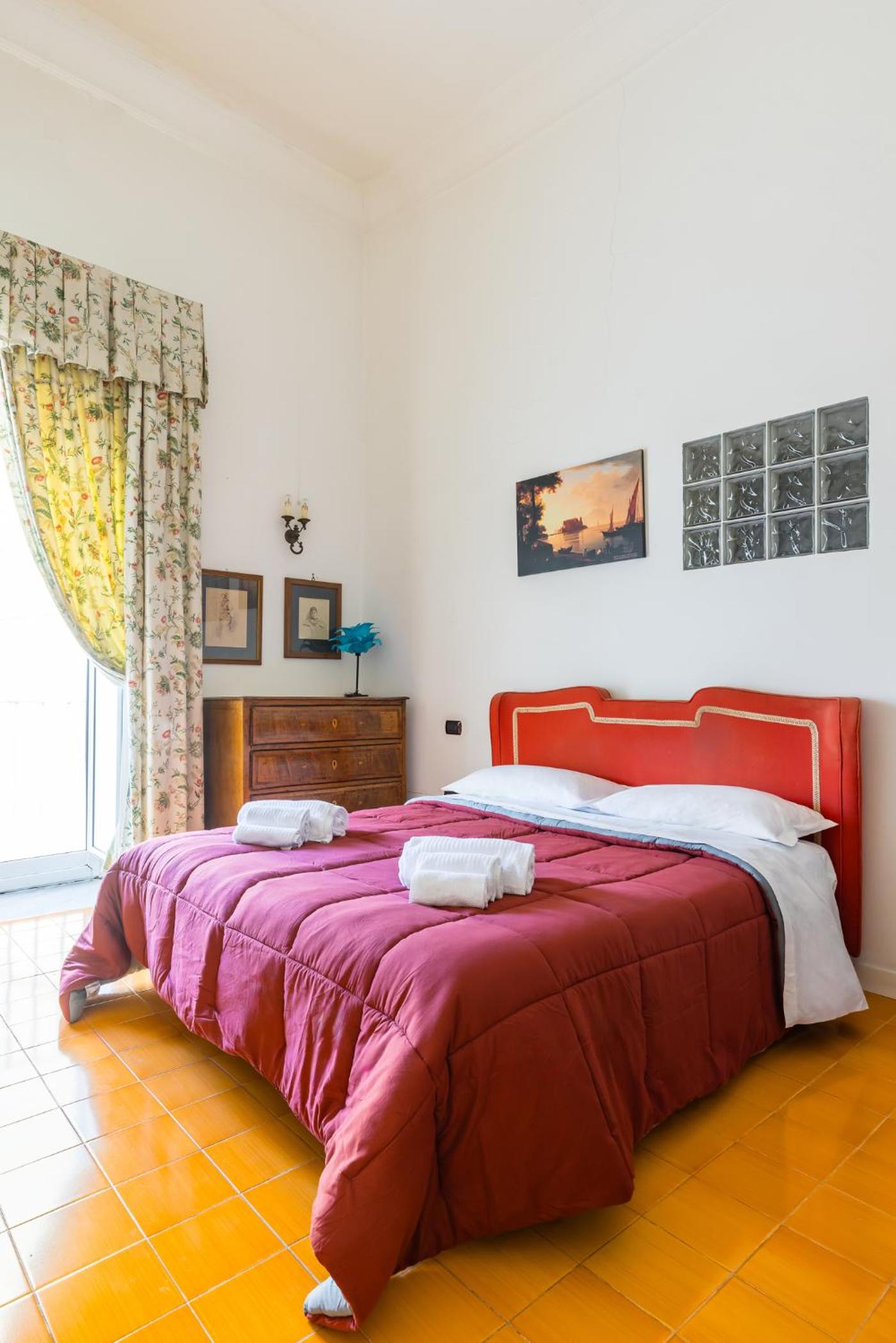 Santa Chiara Charming House with Terrace at Historical Center