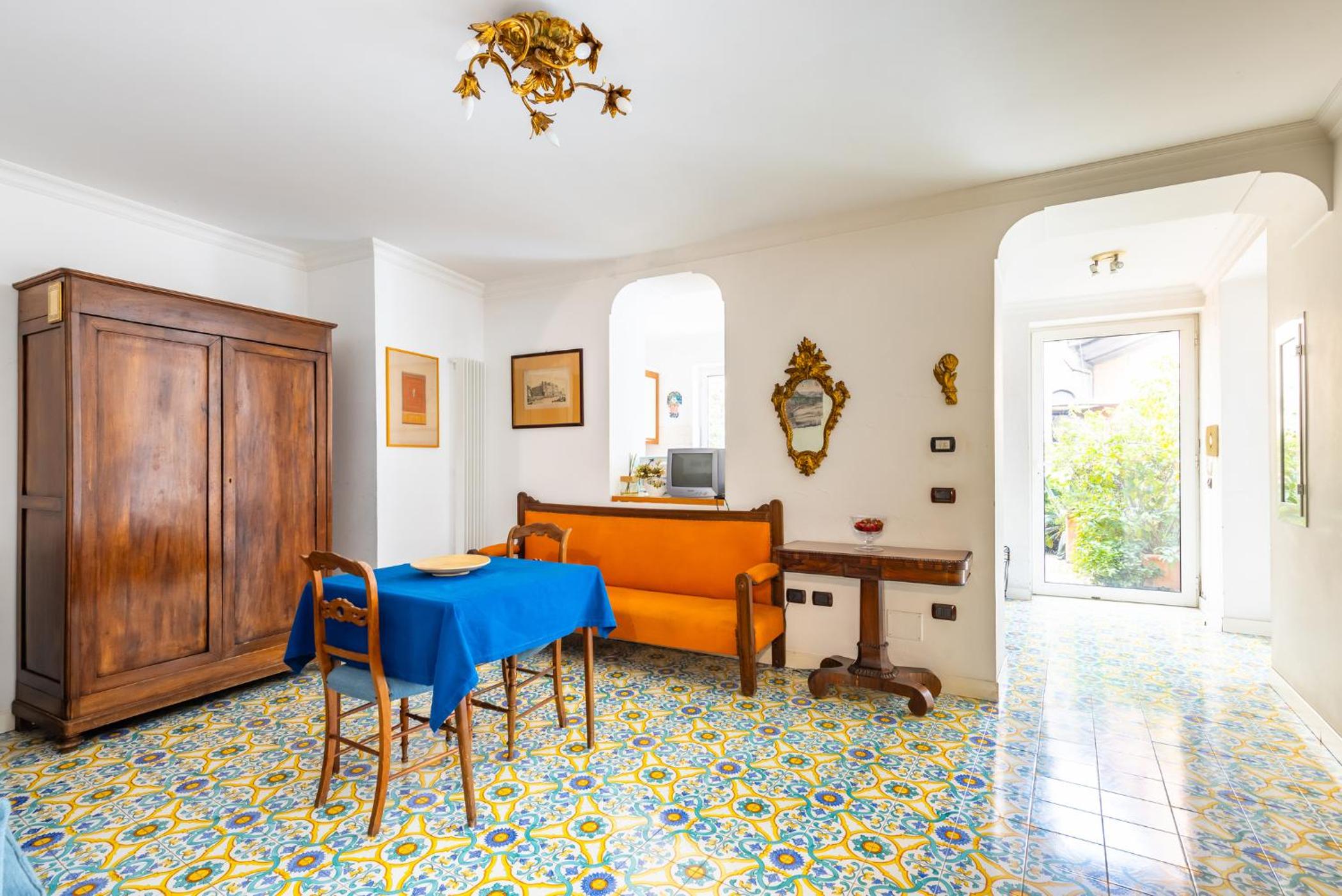Santa Chiara Charming House with Terrace at Historical Center