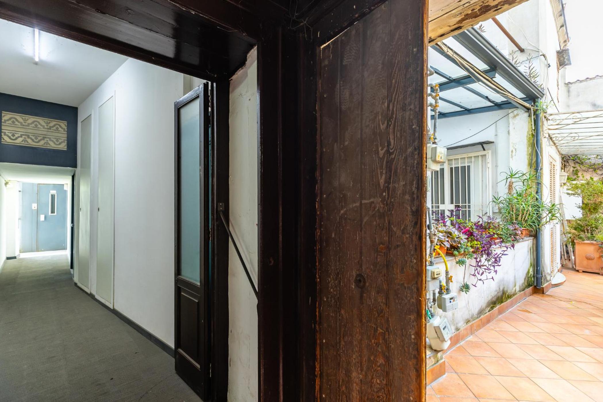 Santa Chiara Charming House with Terrace at Historical Center