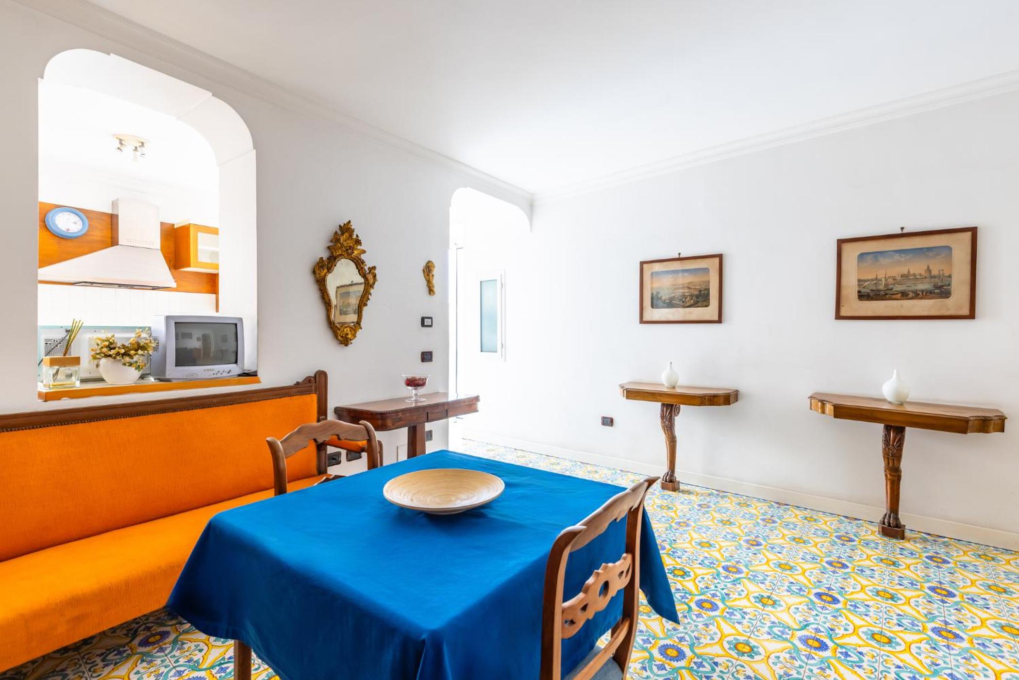 Santa Chiara Charming House with Terrace at Historical Center