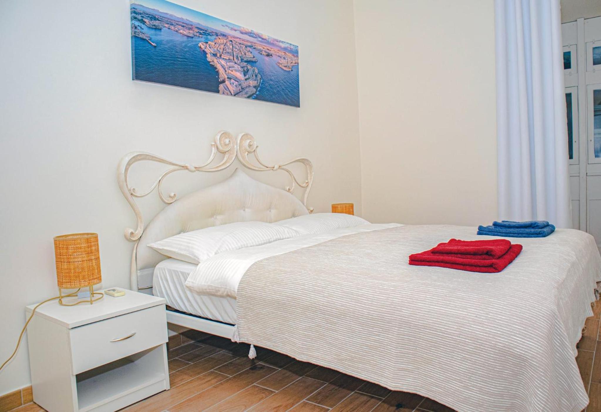Sunny House Apartment 44 Malta view 5