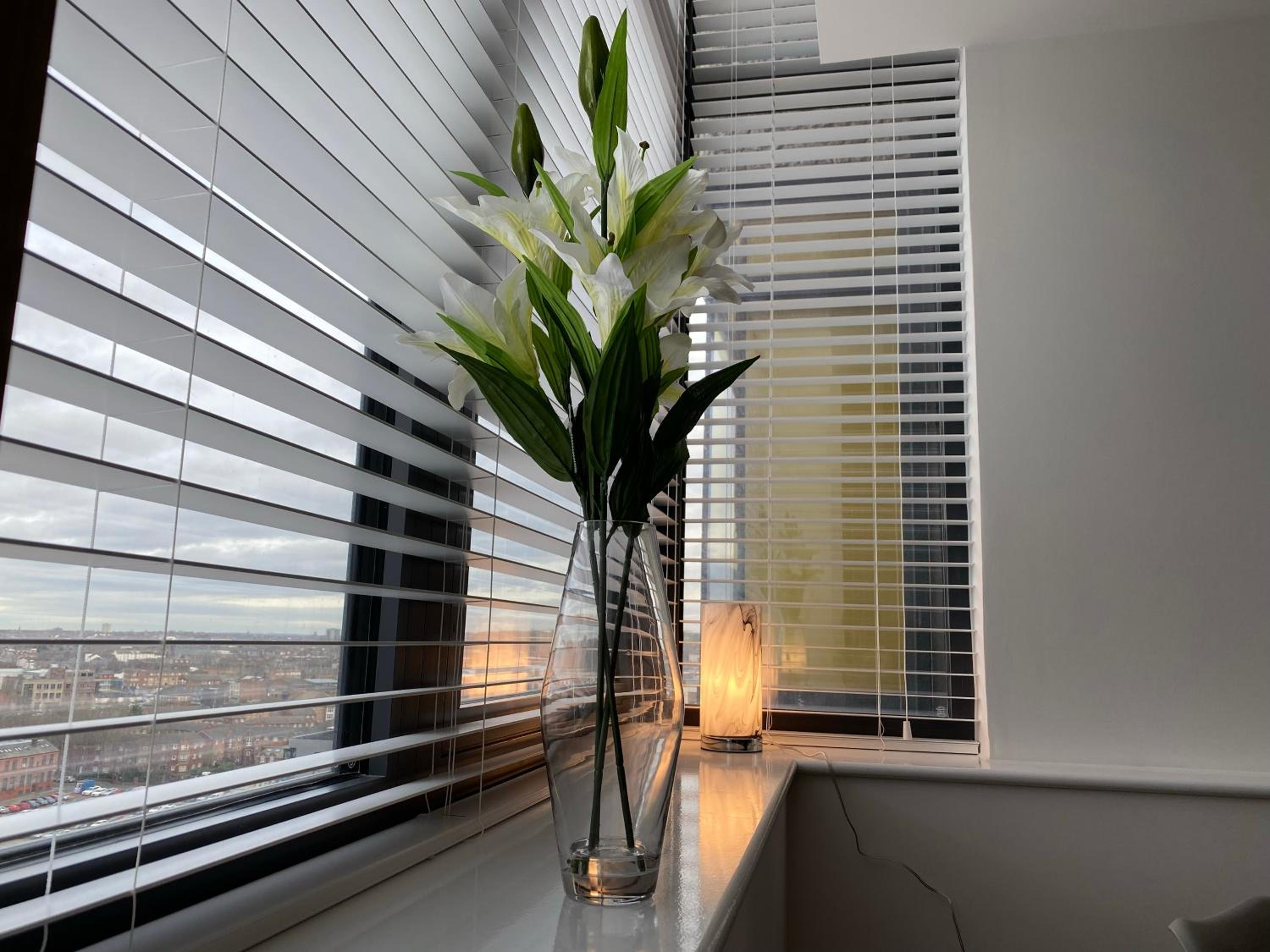 Stunning two bed city Center apartment view 3