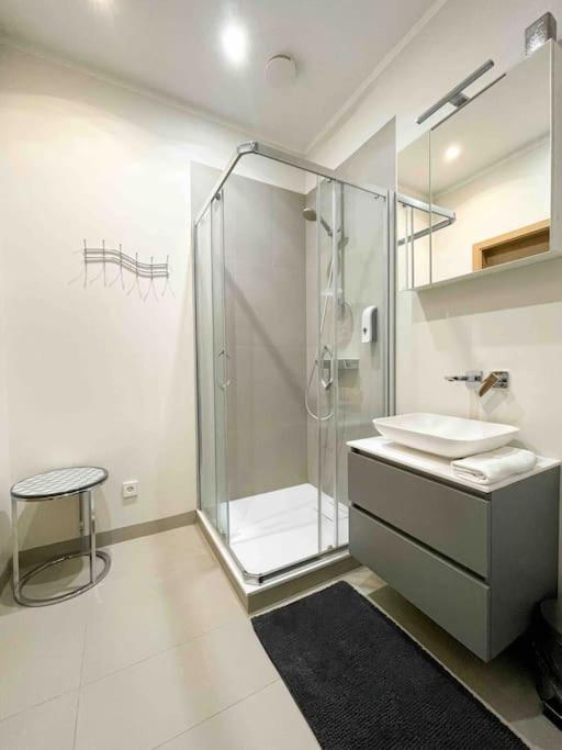 Modern Center Studio Apartment