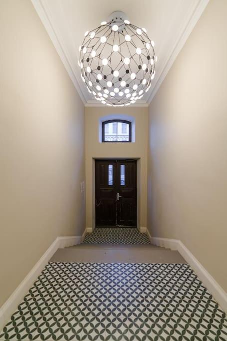 Modern Center Studio Apartment