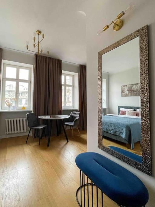 Modern Center Studio Apartment