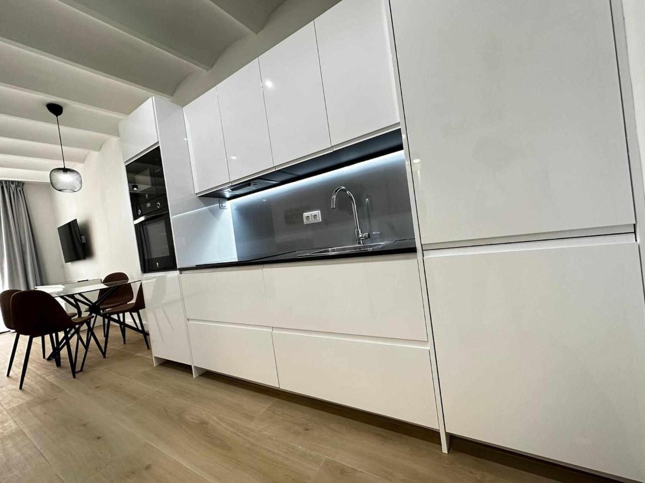 A H Rentals Picasso apartamento